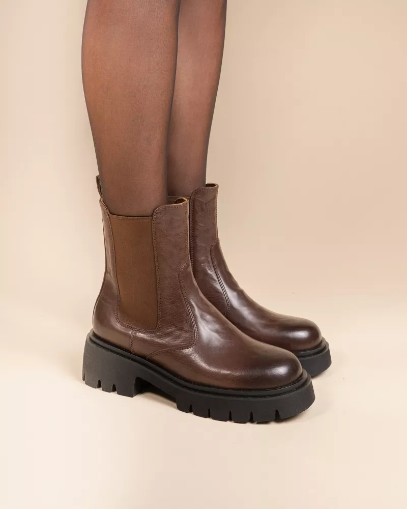 CHUNKY NOTCHED SOLE ANKLE BOOTS IN BROWN LEATHER ARNE BROWN