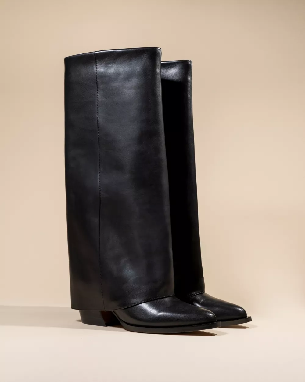 BLACK LEATHER CUFF BOOTS JOAN BACK