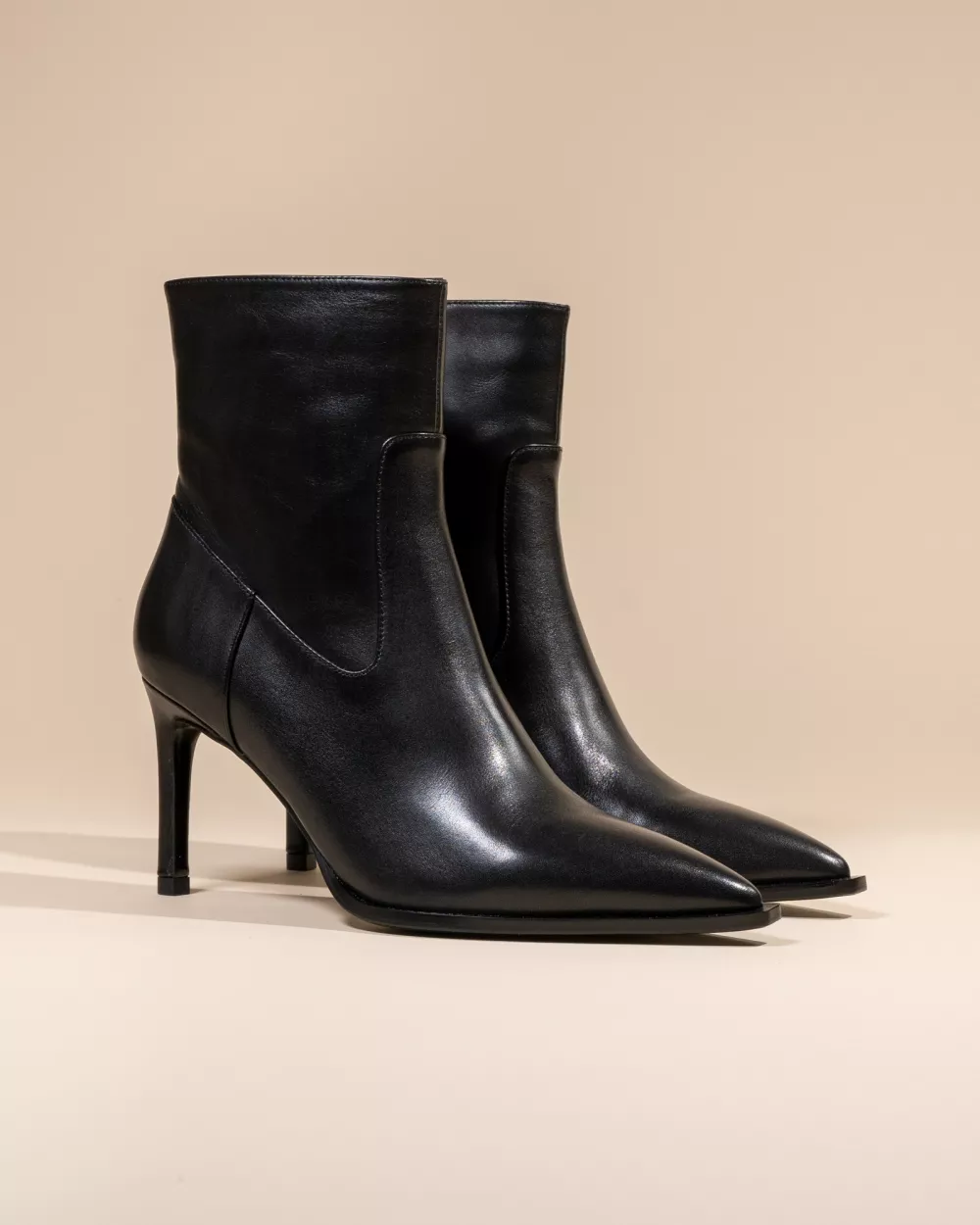 POINTED-TOE LOW BOOTS WITH STILETTO HEEL GEORGIA BLACK