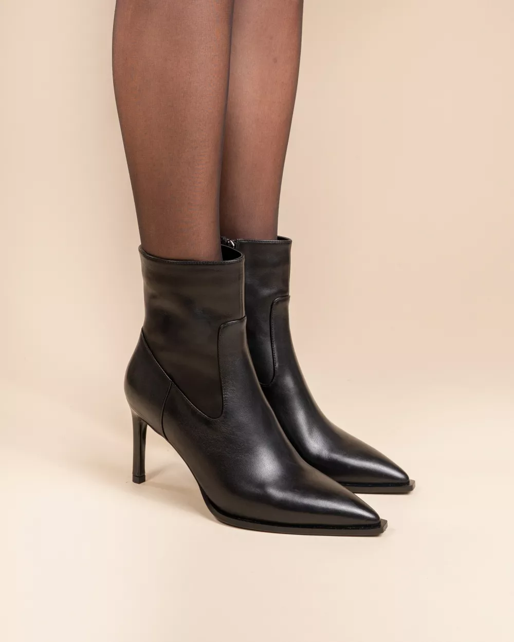 POINTED-TOE LOW BOOTS WITH STILETTO HEEL GEORGIA BLACK