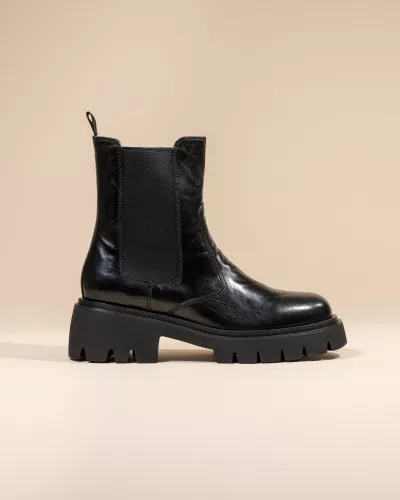 CHUNKY NOTCHED SOLE ANKLE BOOTS IN BLACK LEATHER ARNE BLACK