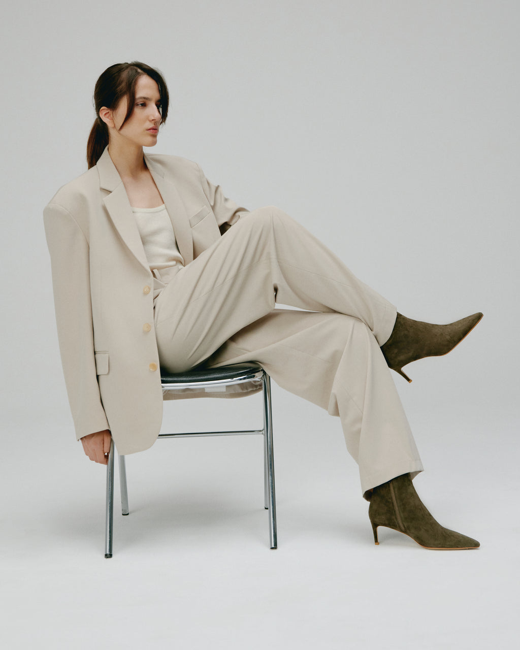 Bottines à talon et bout pointu Noura Low Kaki Suede