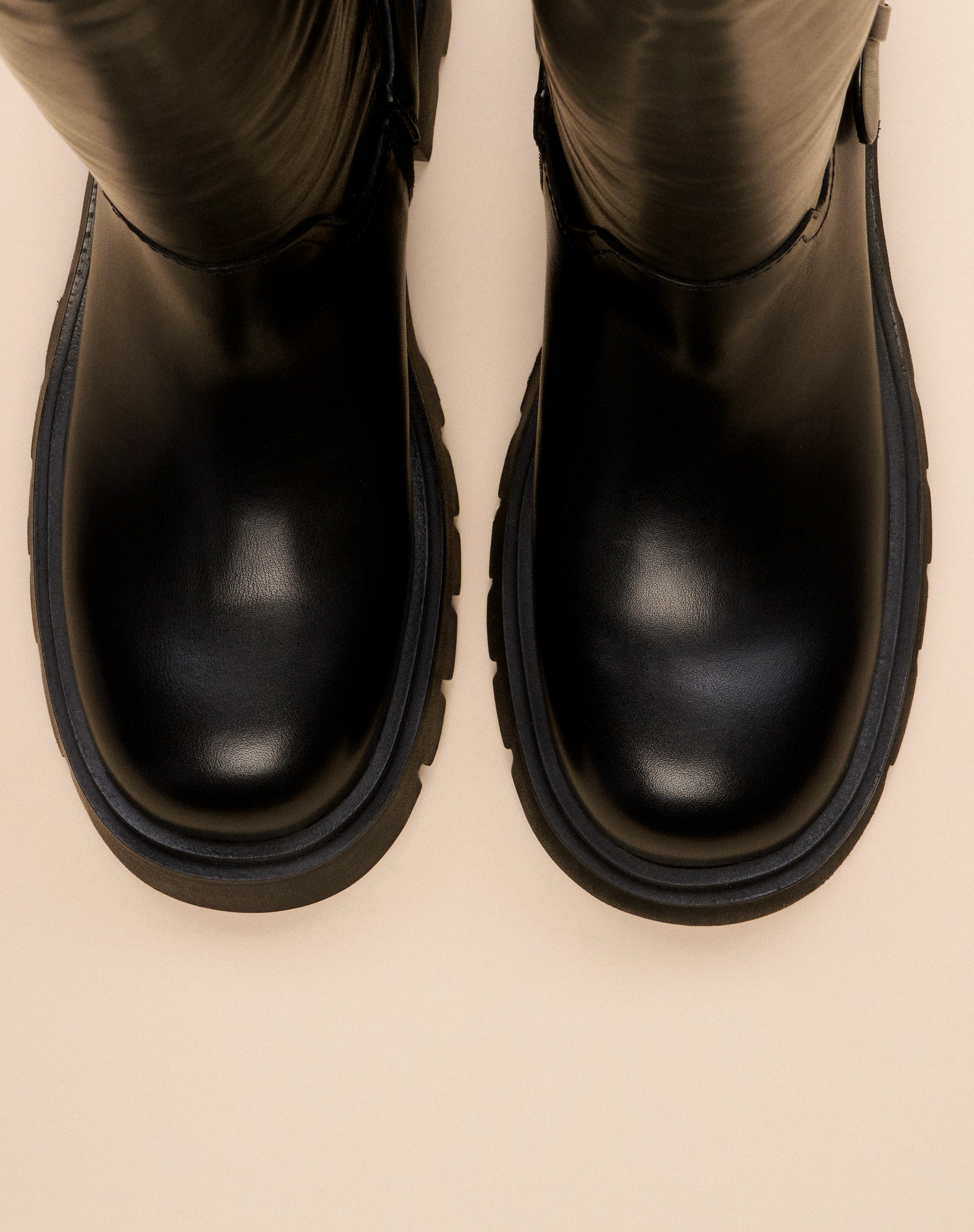 BOTTES NOIRES A SEMELLE CHUNKY CRANTEE EN CUIR HERPEN BLACK