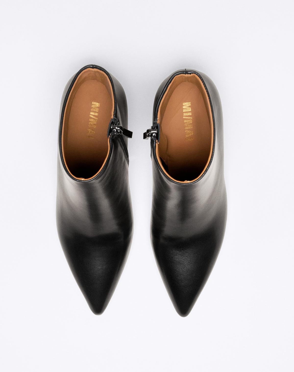 Bottines en cuir noir à talon et bout pointu Noura Black Calf