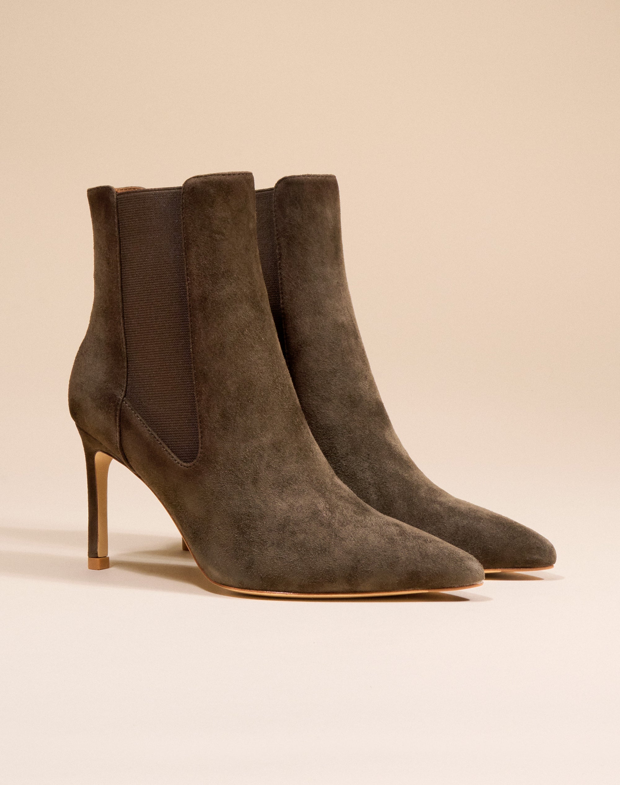 Bottines à talon et bout pointu Dora Kaki Suede