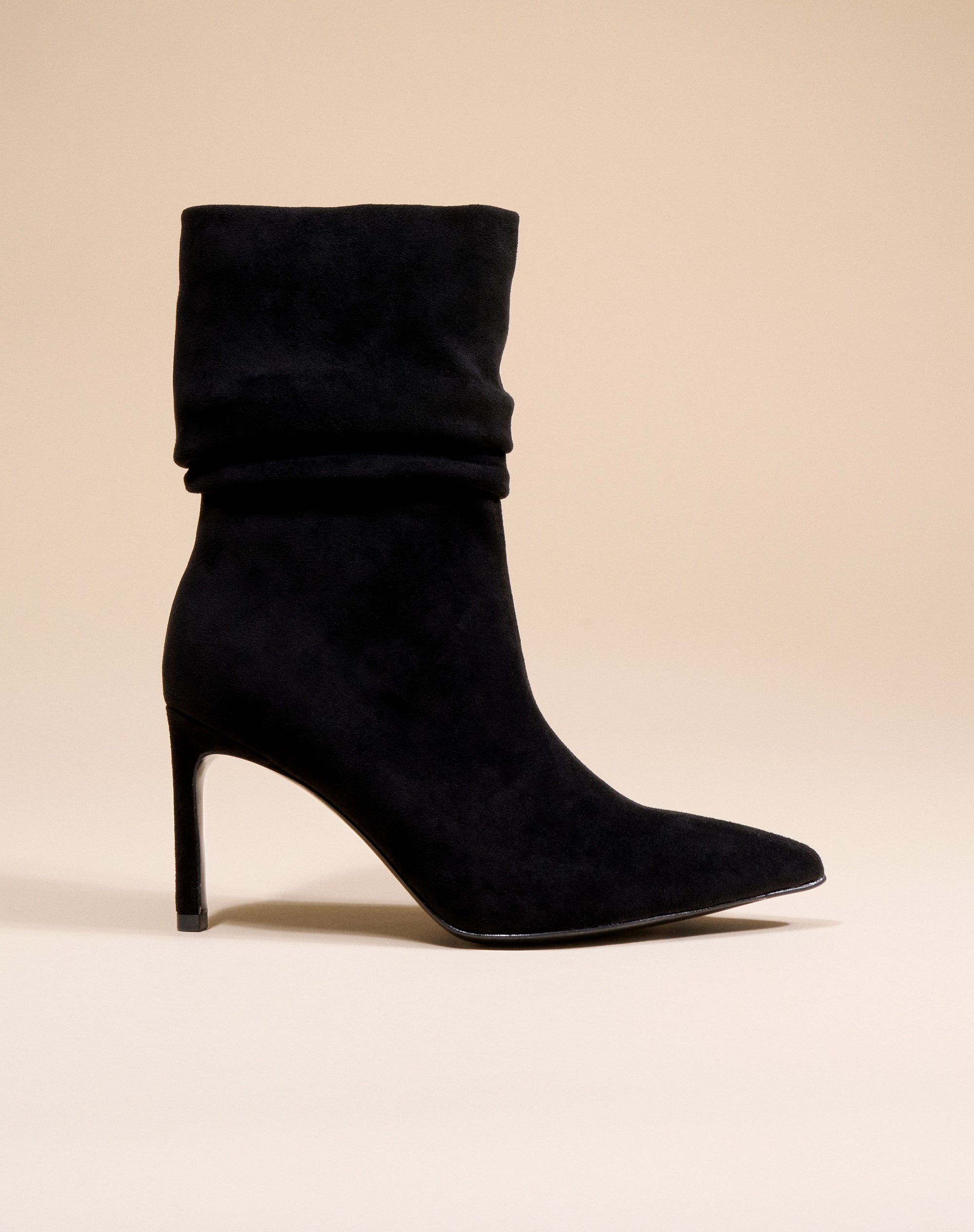 BOTTINES A TALON ET BOUT POINTU ZAHA BLACK