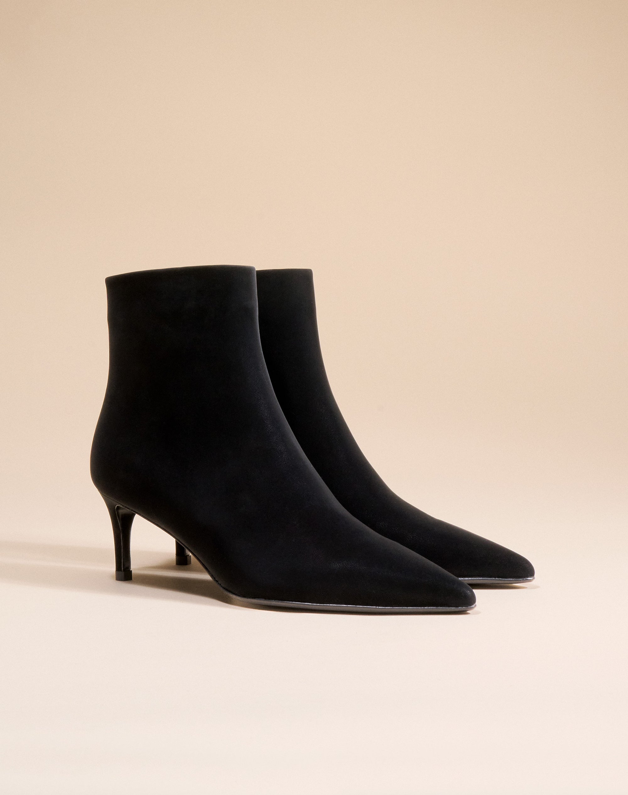 Bottines à talon et bout pointu Noura Low Black Mat
