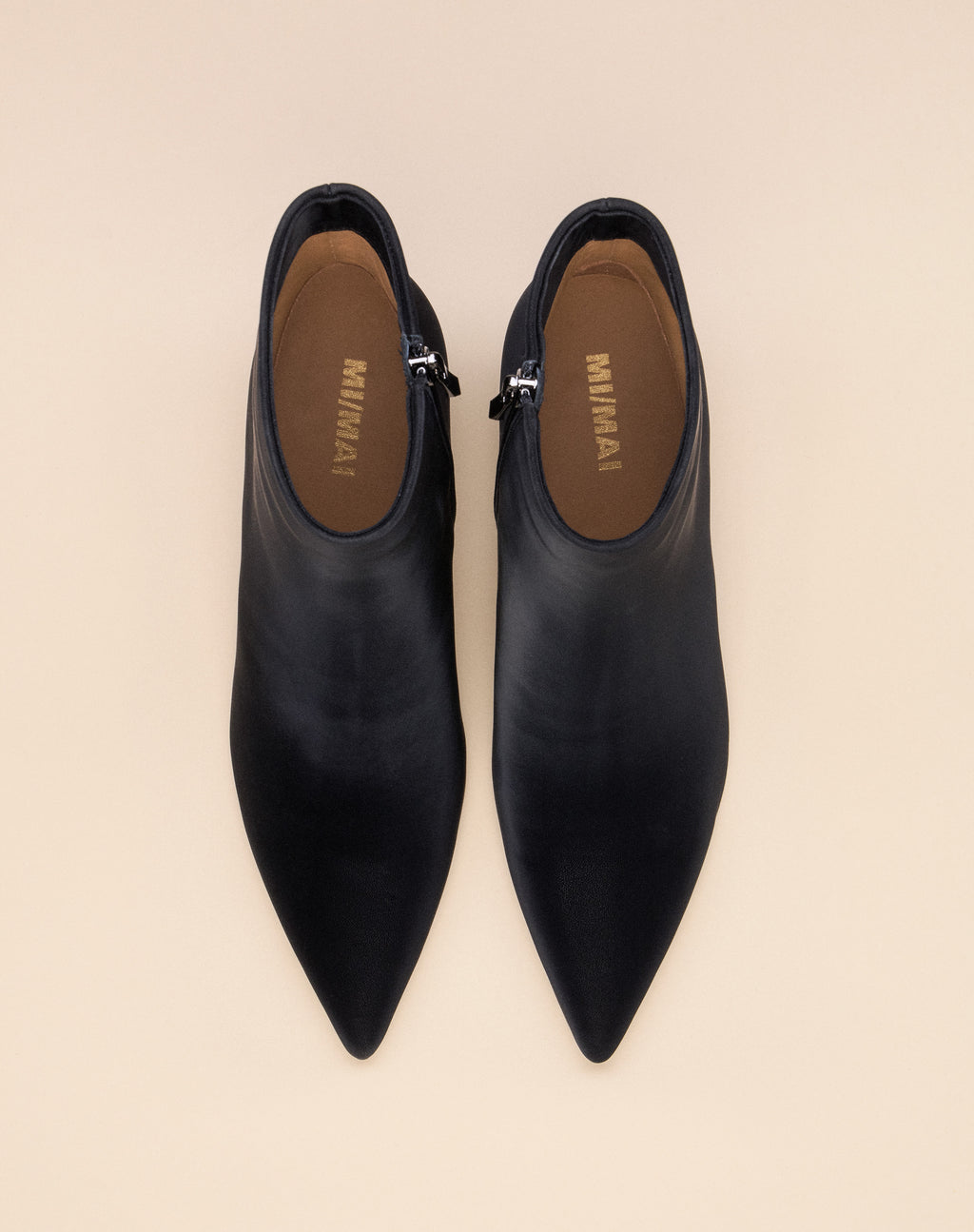 Bottines à talon et bout pointu Noura Low Black Mat