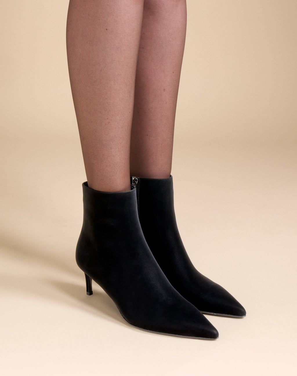 Bottines à talon et bout pointu Noura Low Black Mat