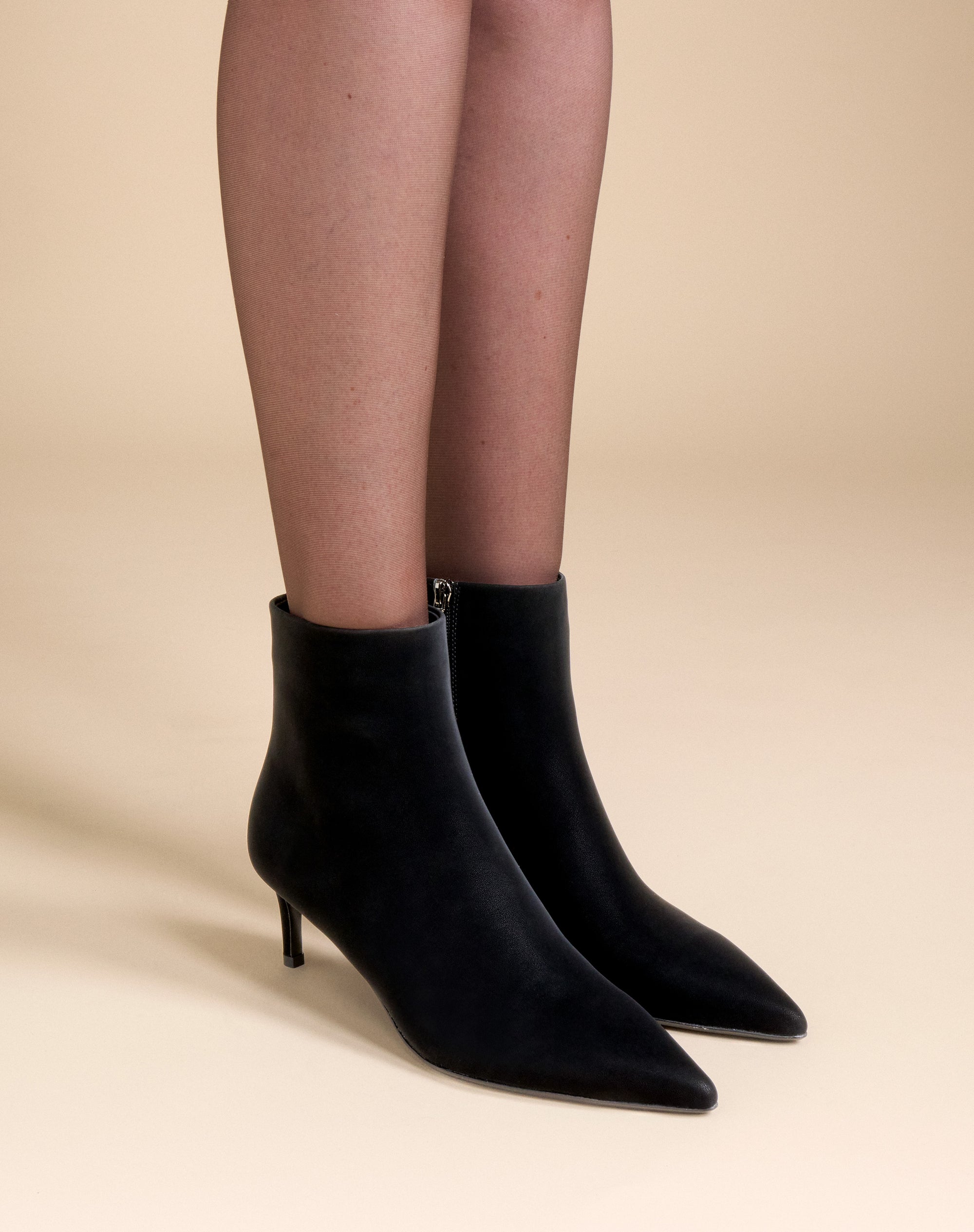 Bottines à talon et bout pointu Noura Low Black Mat