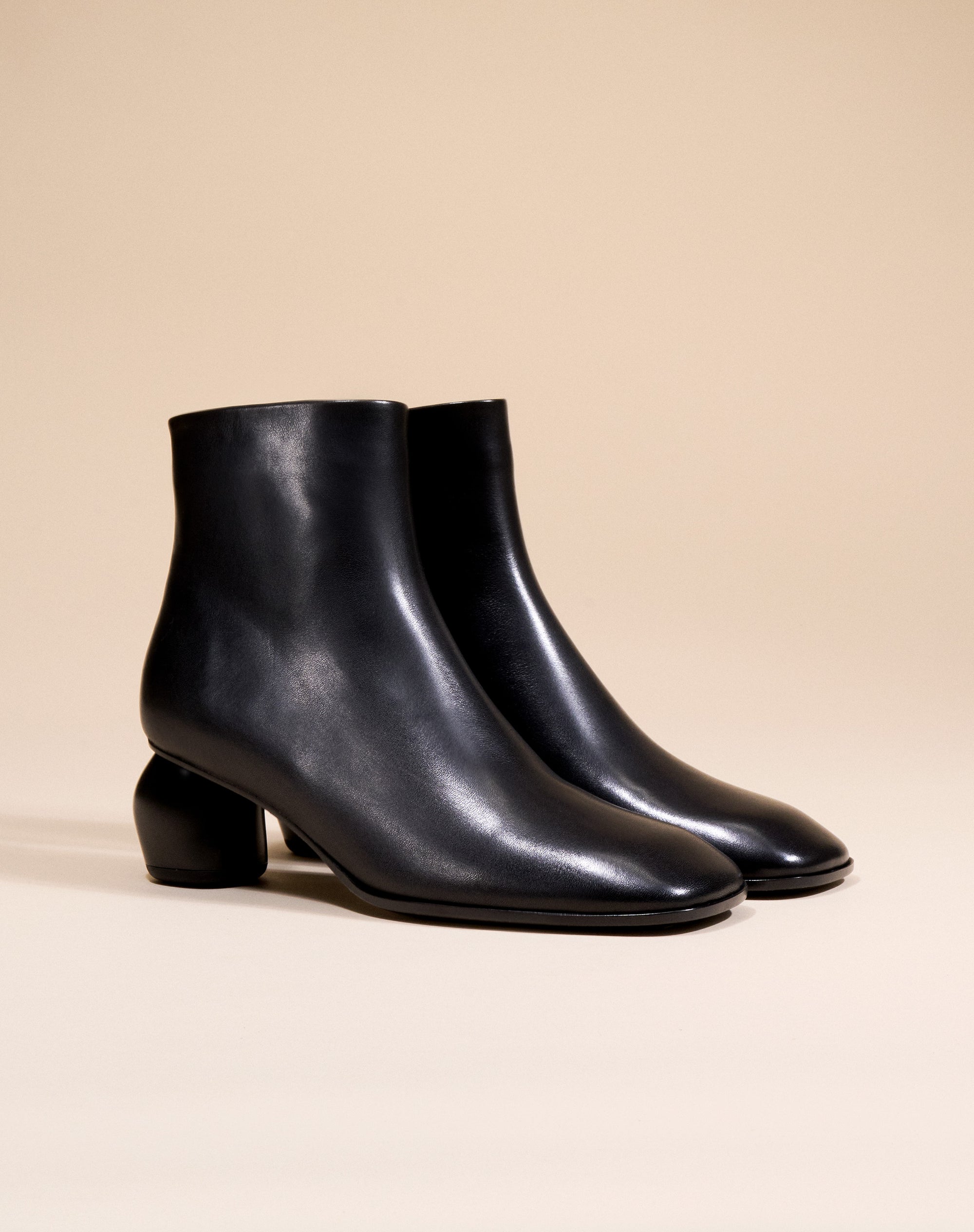 BOTTINES NOIRES A BOUT CARRE ET TALON BAS TADAO BLACK