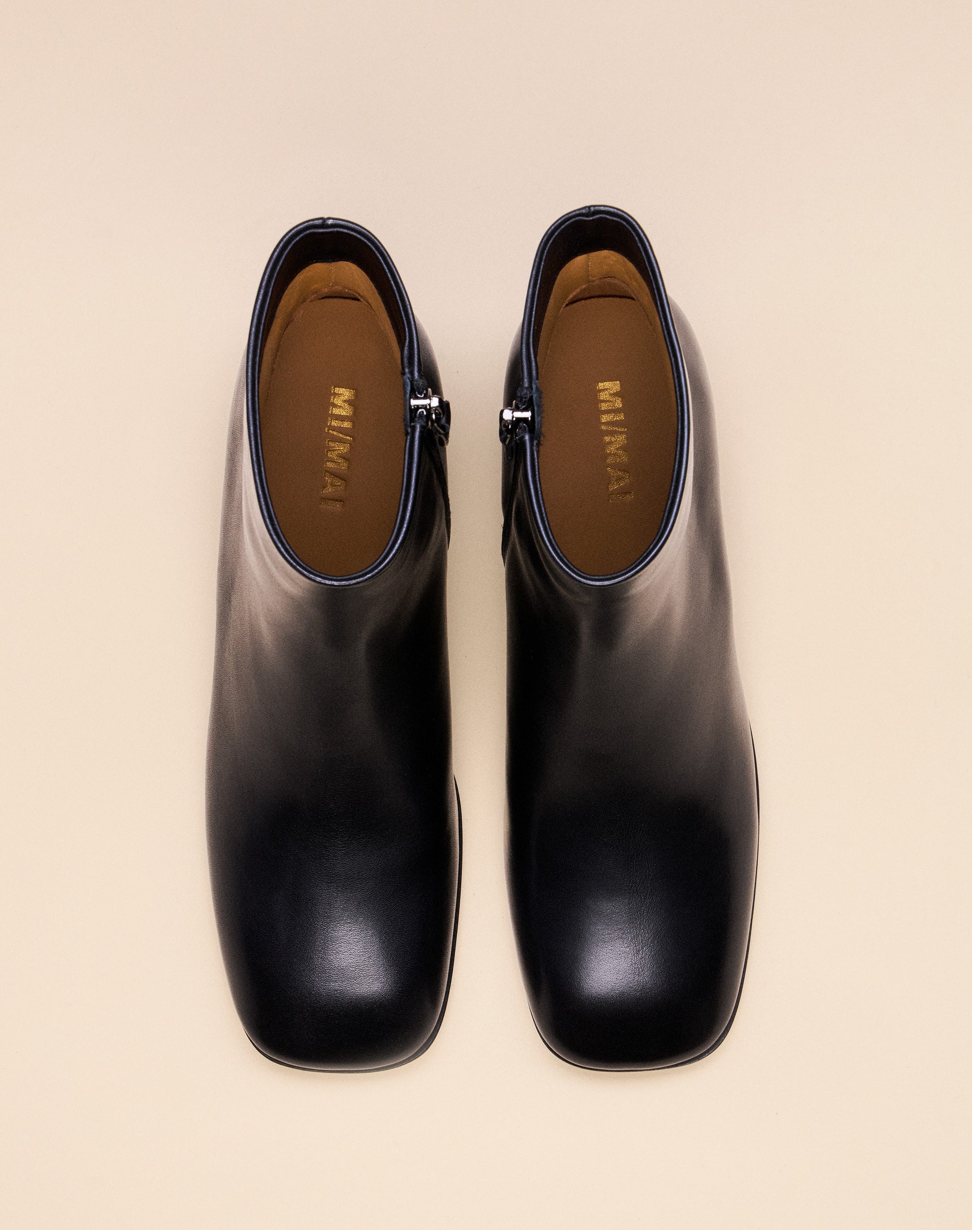 BOTTINES NOIRES A BOUT CARRE ET TALON BAS TADAO BLACK