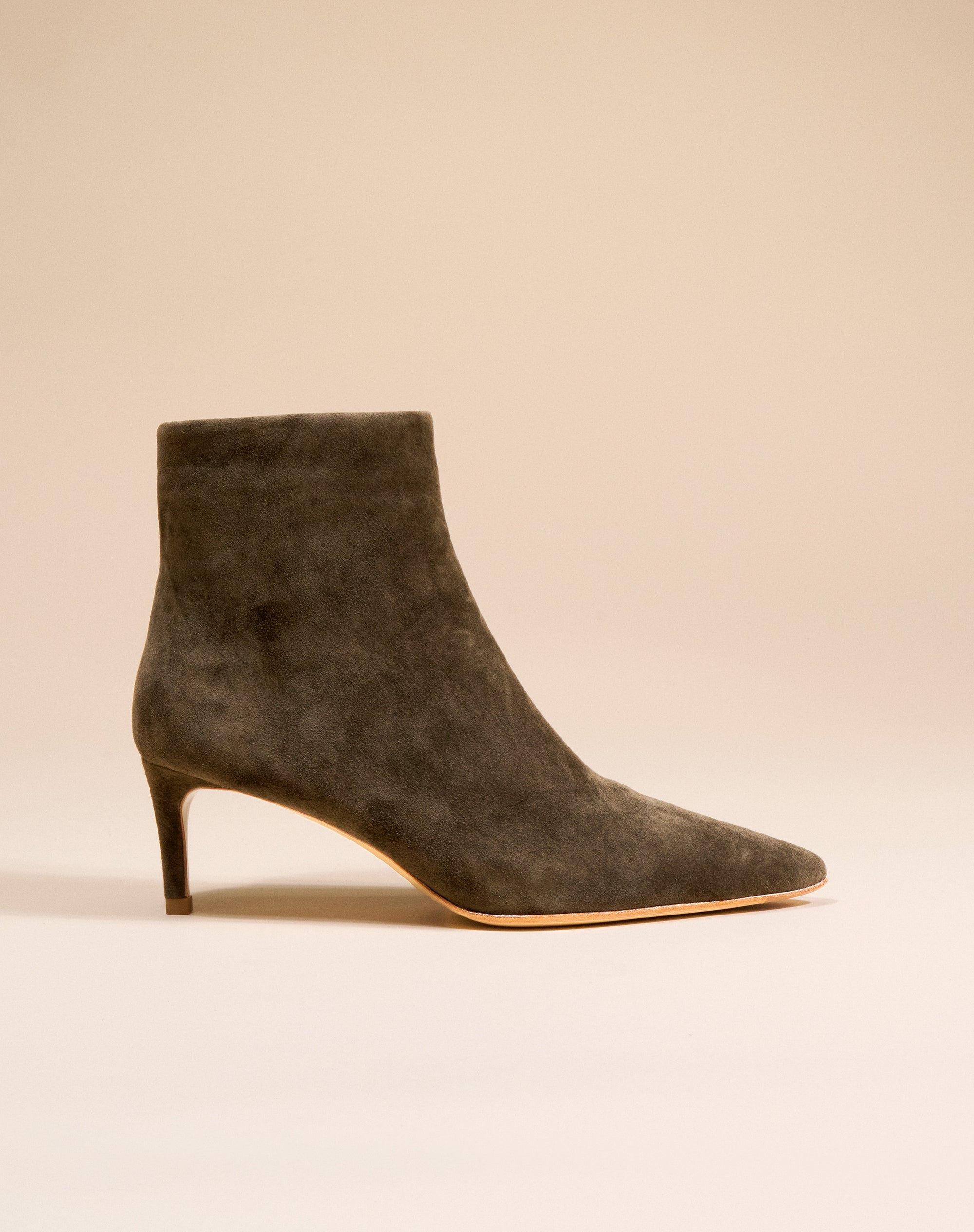 Bottines à talon et bout pointu Noura Low Kaki Suede