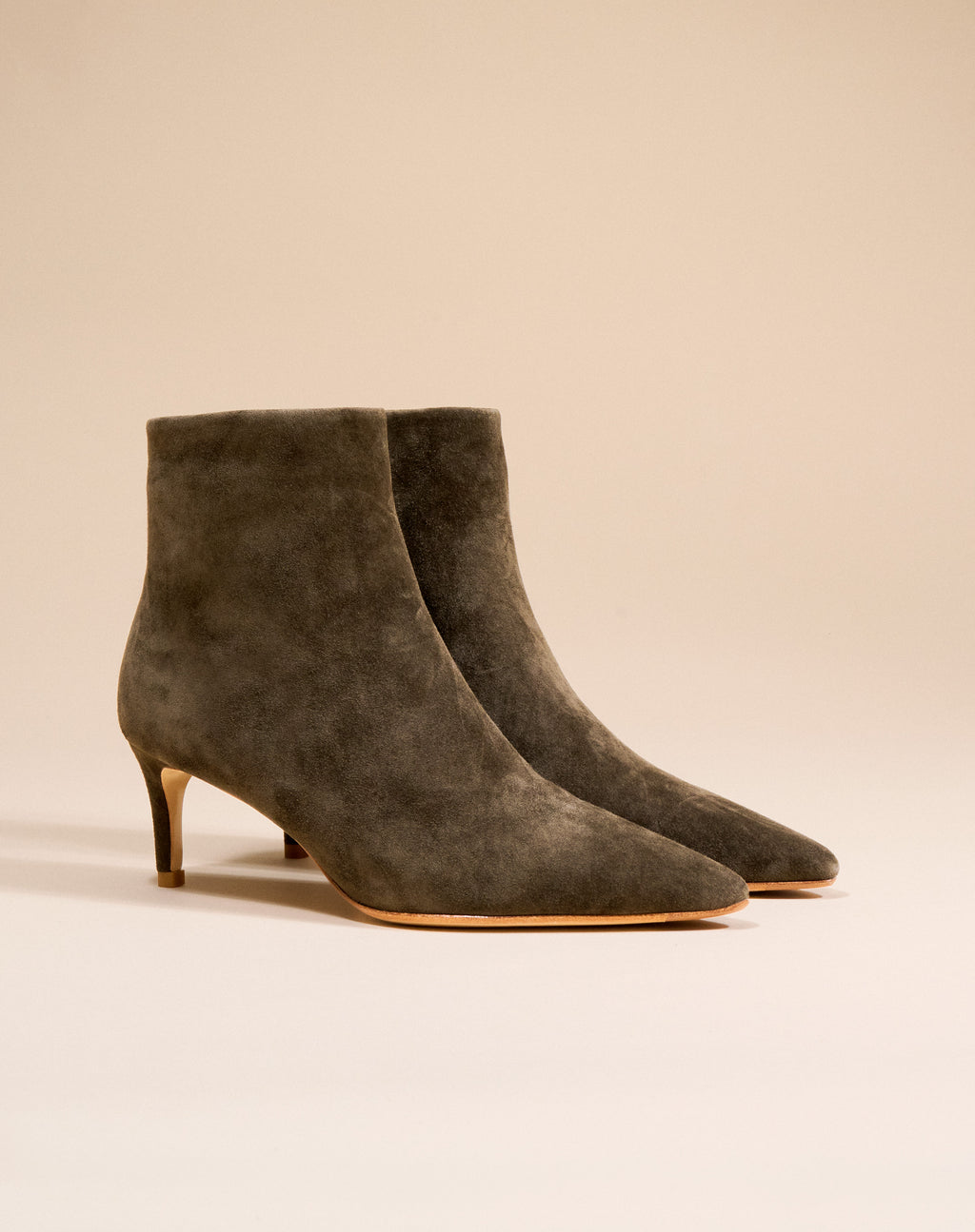 Bottines à talon et bout pointu Noura Low Kaki Suede