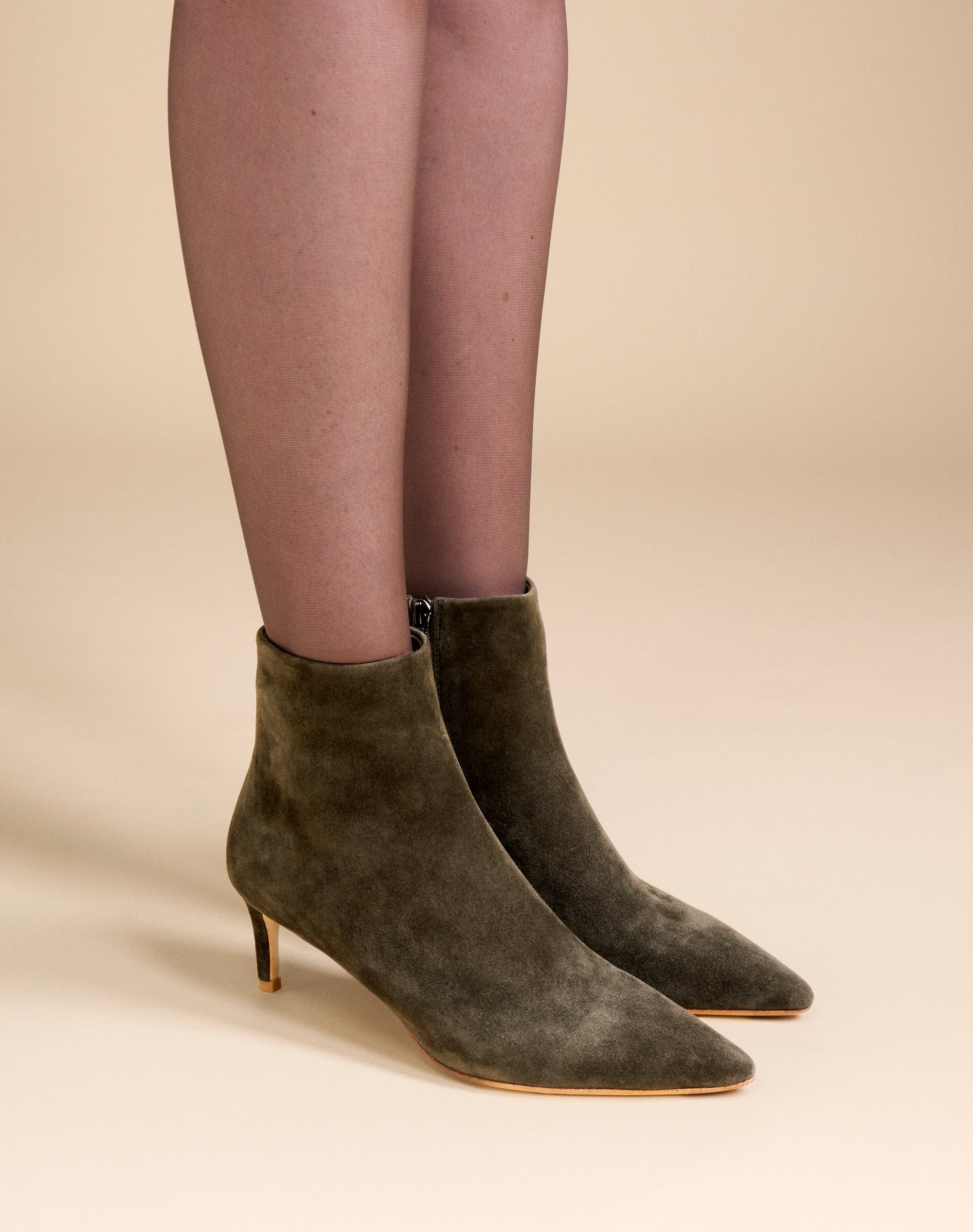 Bottines à talon et bout pointu Noura Low Kaki Suede
