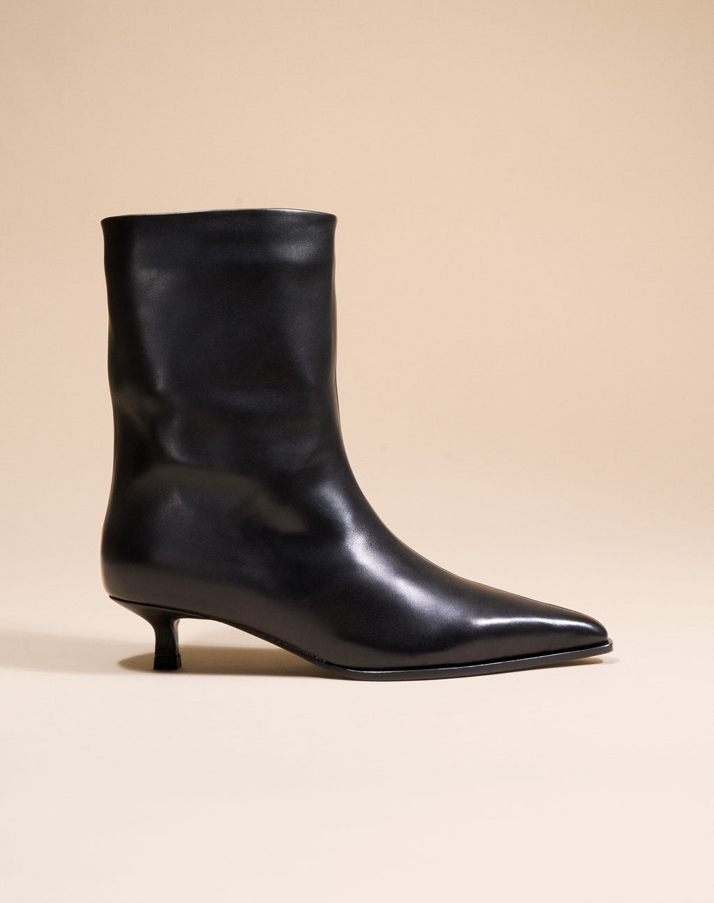 WRIGHT BLACK ANKLE BOOTS WITH SMALL HEEL AND POINTED TOE