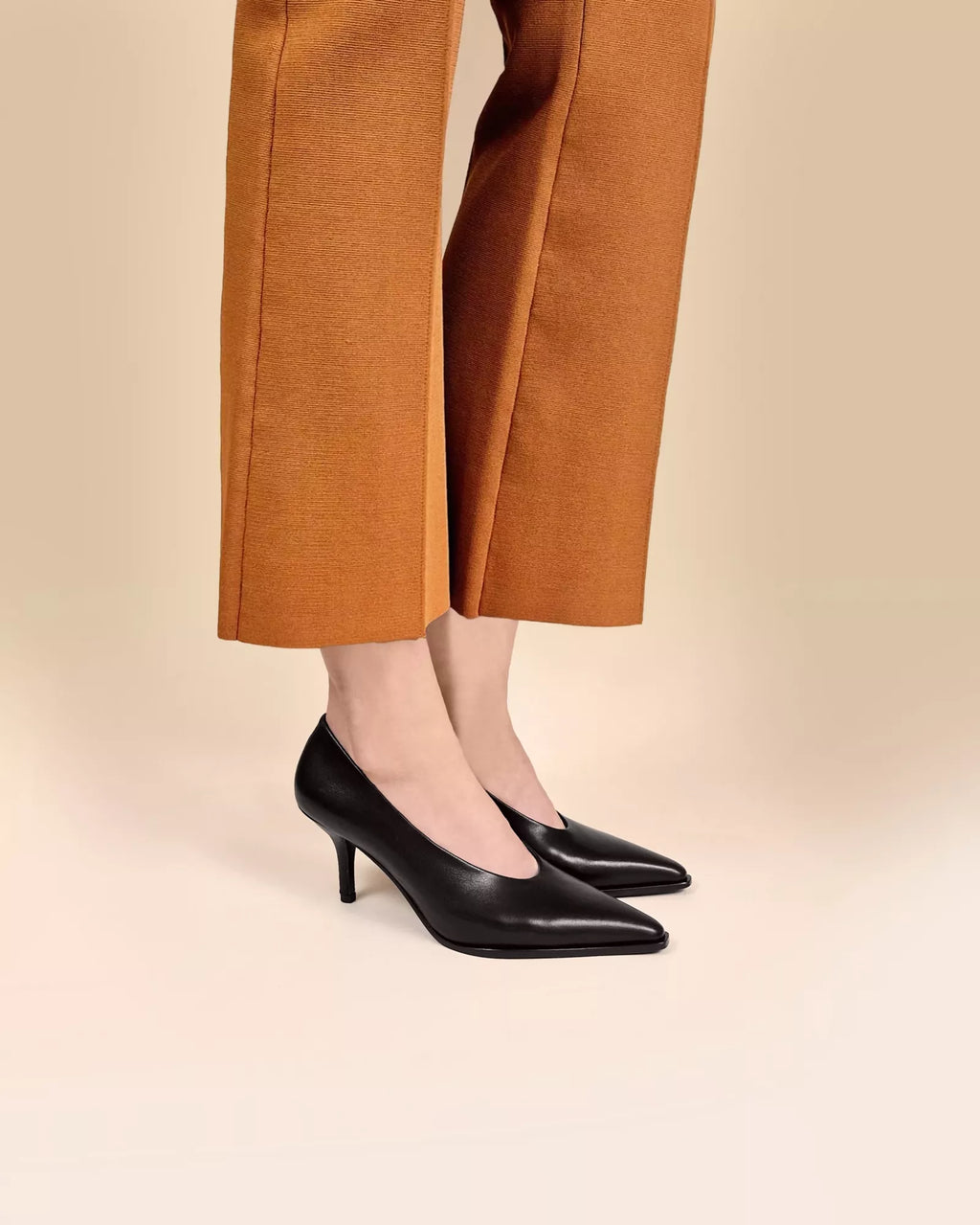 Escarpin en cuir noir à bout pointu Anna Black