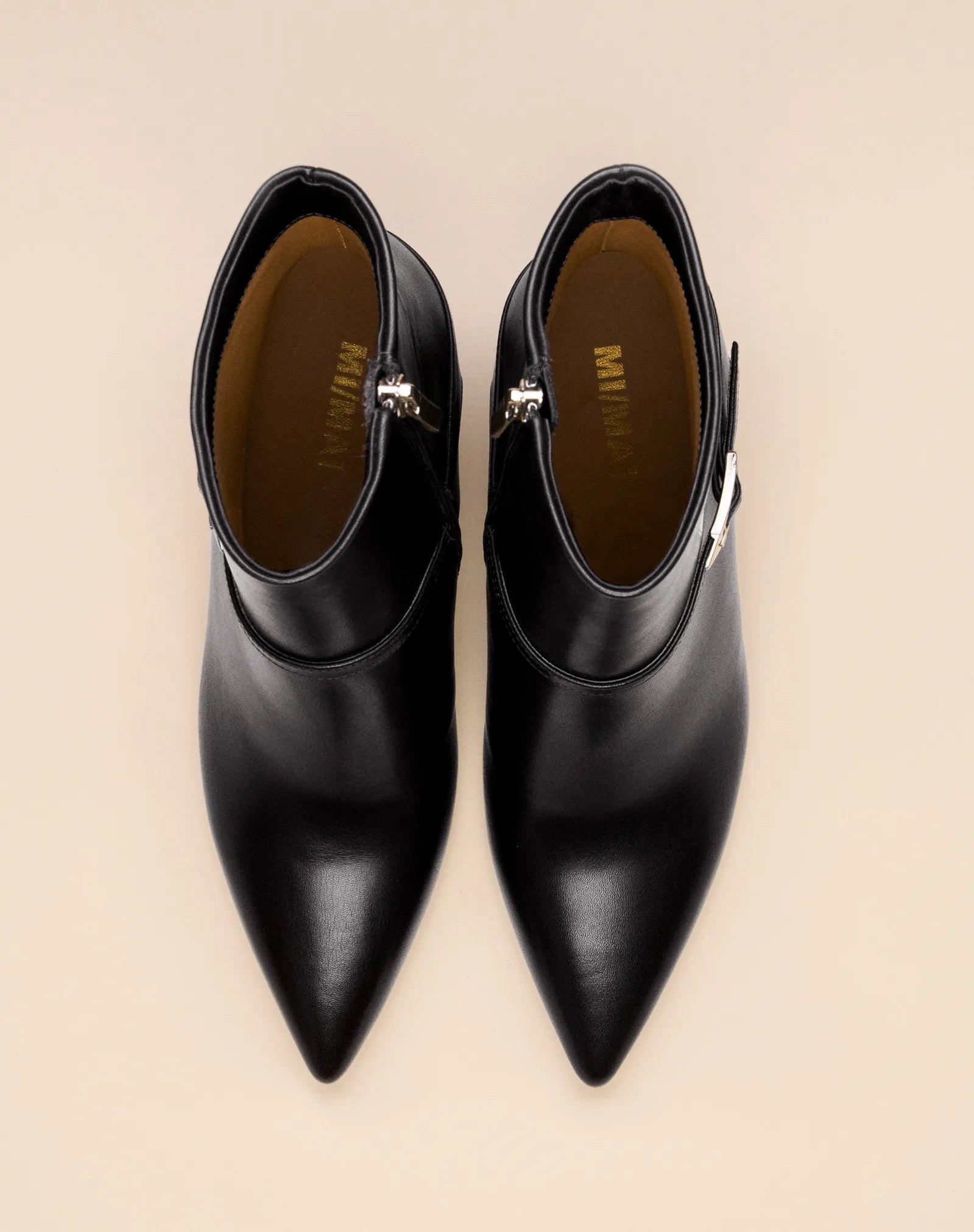 BOTTINES EN CUIR CHOCOLAT A BOUT POINTU ET TALON AIGUILLE CALLAS BLACK CALF