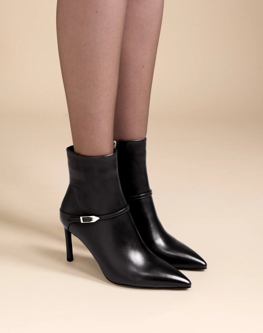 BOTTINES EN CUIR CHOCOLAT A BOUT POINTU ET TALON AIGUILLE CALLAS BLACK CALF