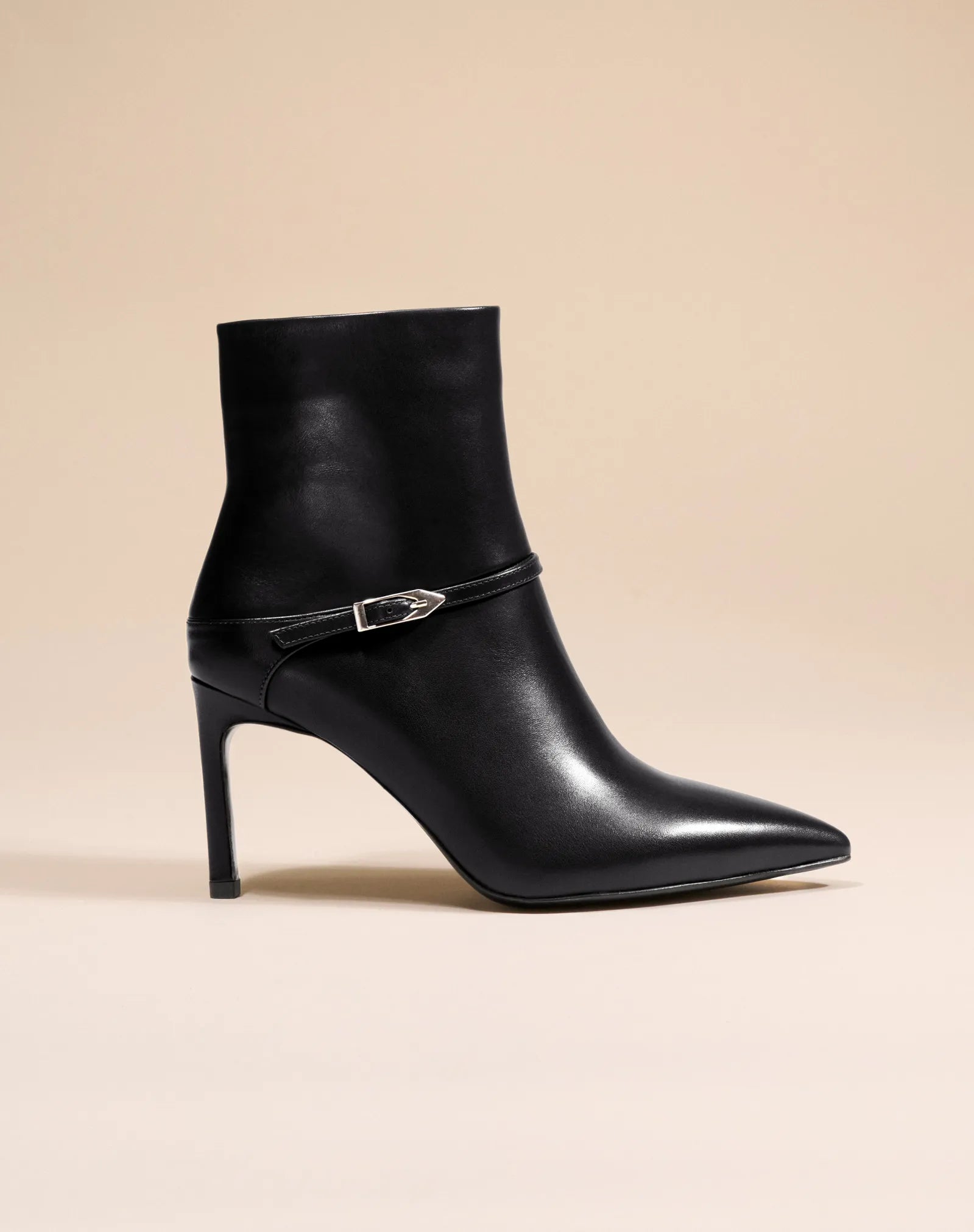 BOTTINES EN CUIR CHOCOLAT A BOUT POINTU ET TALON AIGUILLE CALLAS BLACK CALF