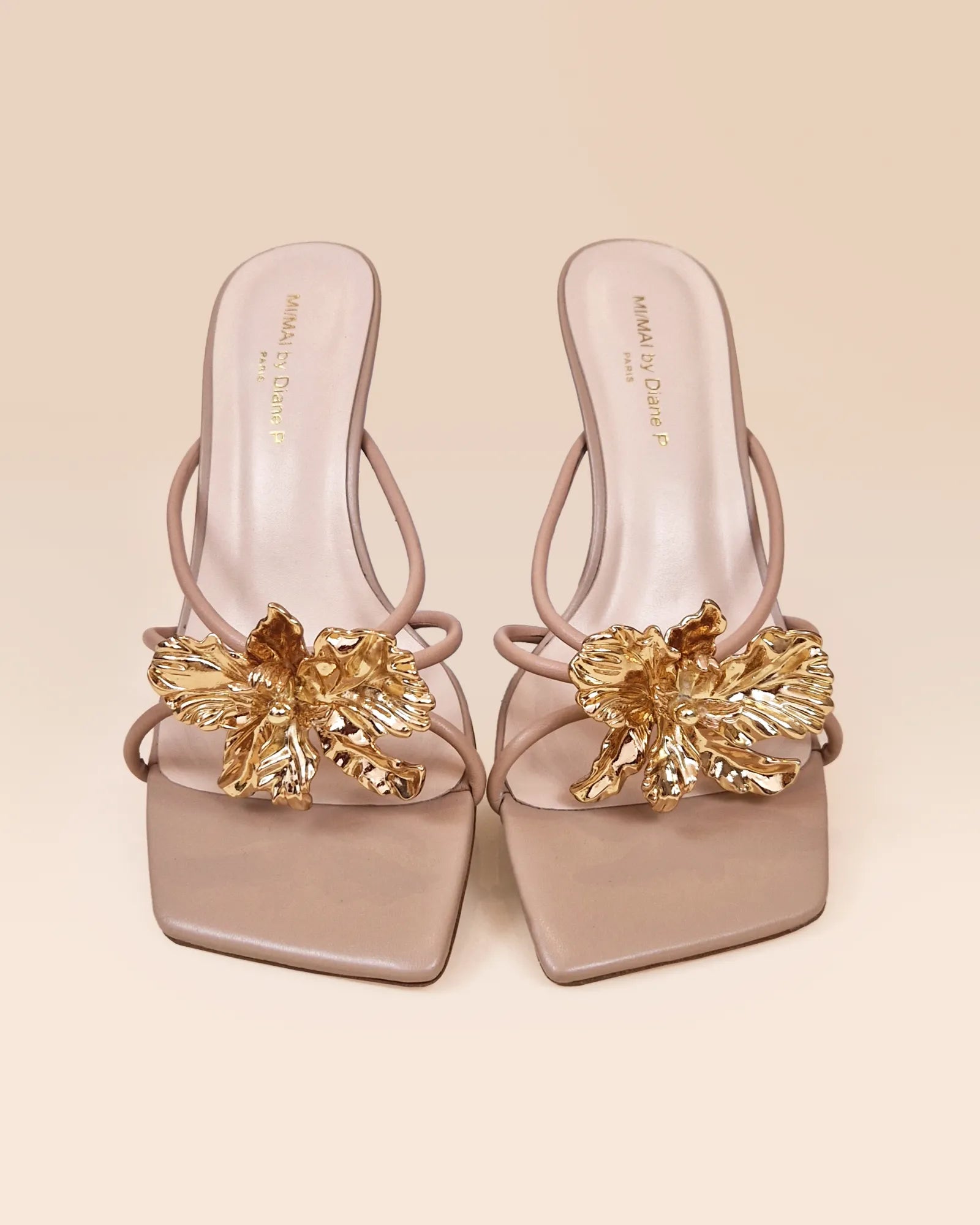 Mules à brides en cuir beige et accessoires interchangeables Thira Nude