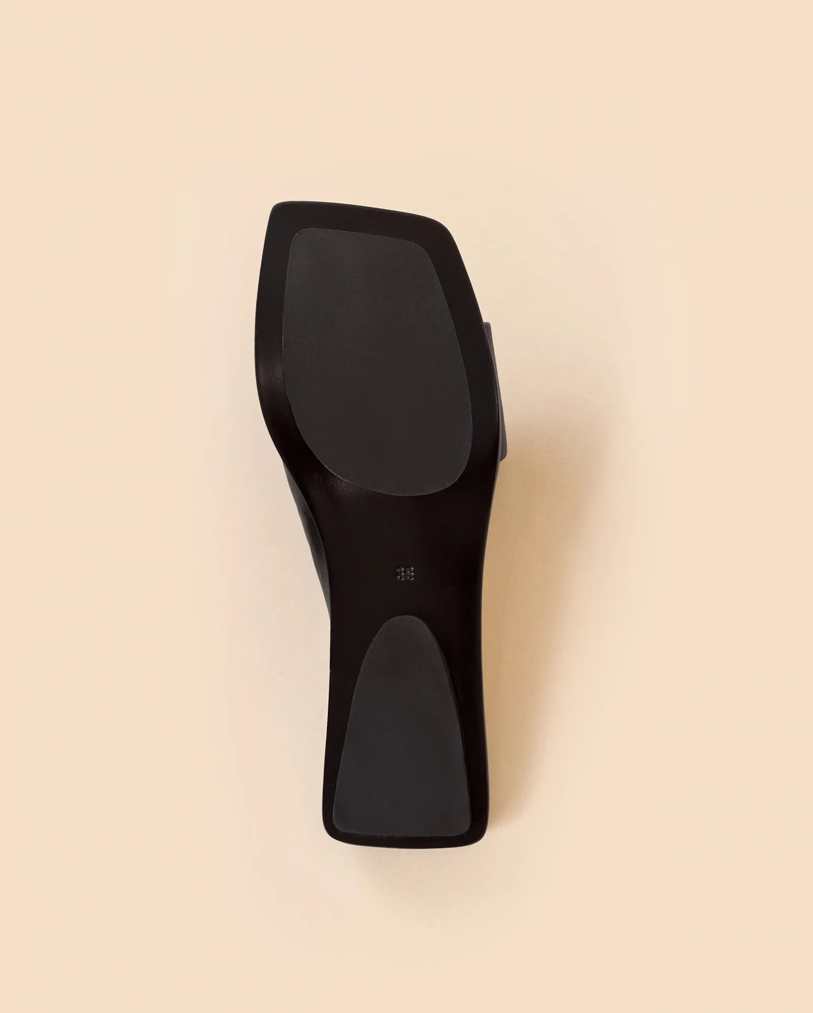 Nu-pied mule plate à large bride en cuir noir Eero Black