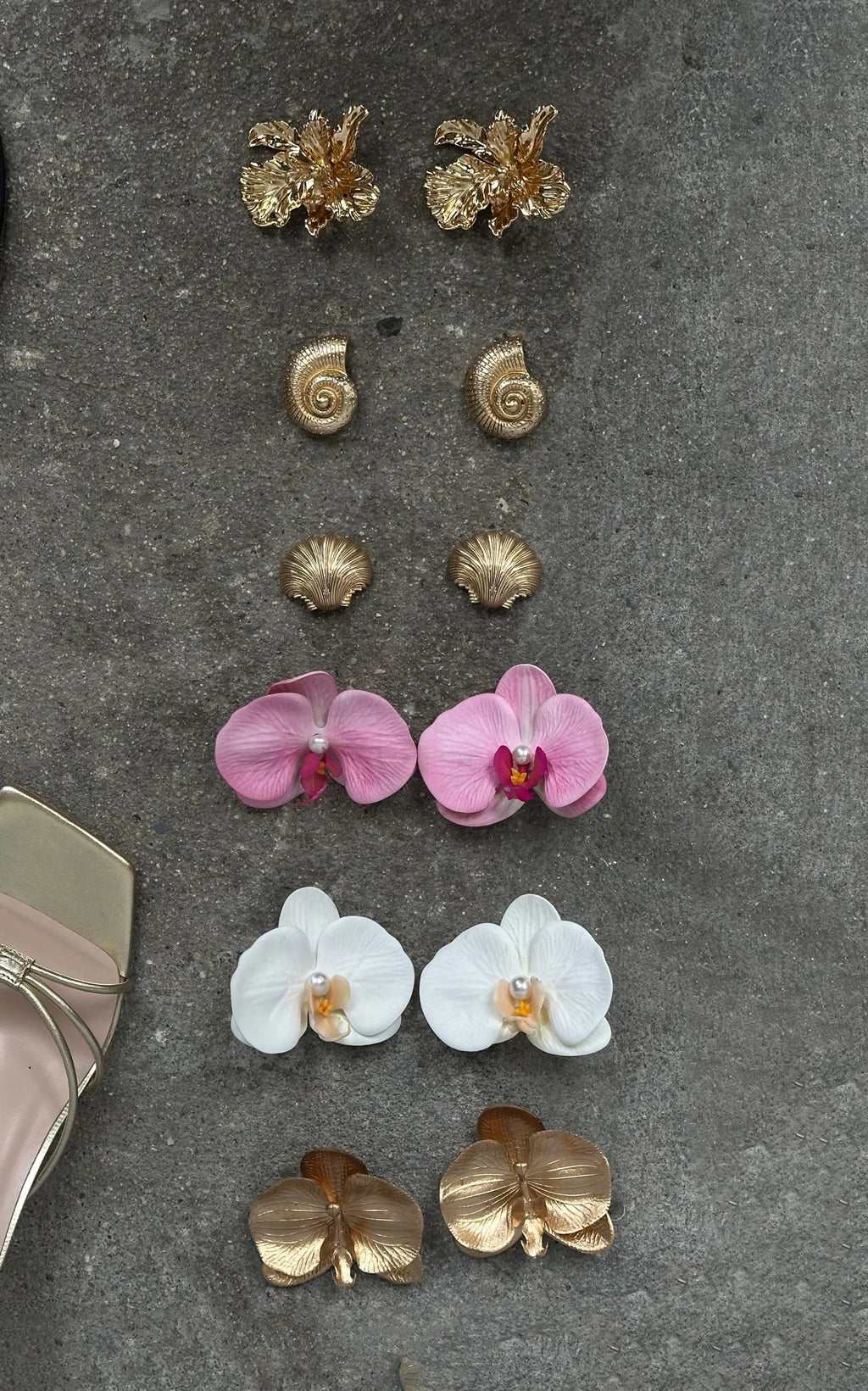 Mules à brides en cuir beige et accessoires interchangeables Thira Nude