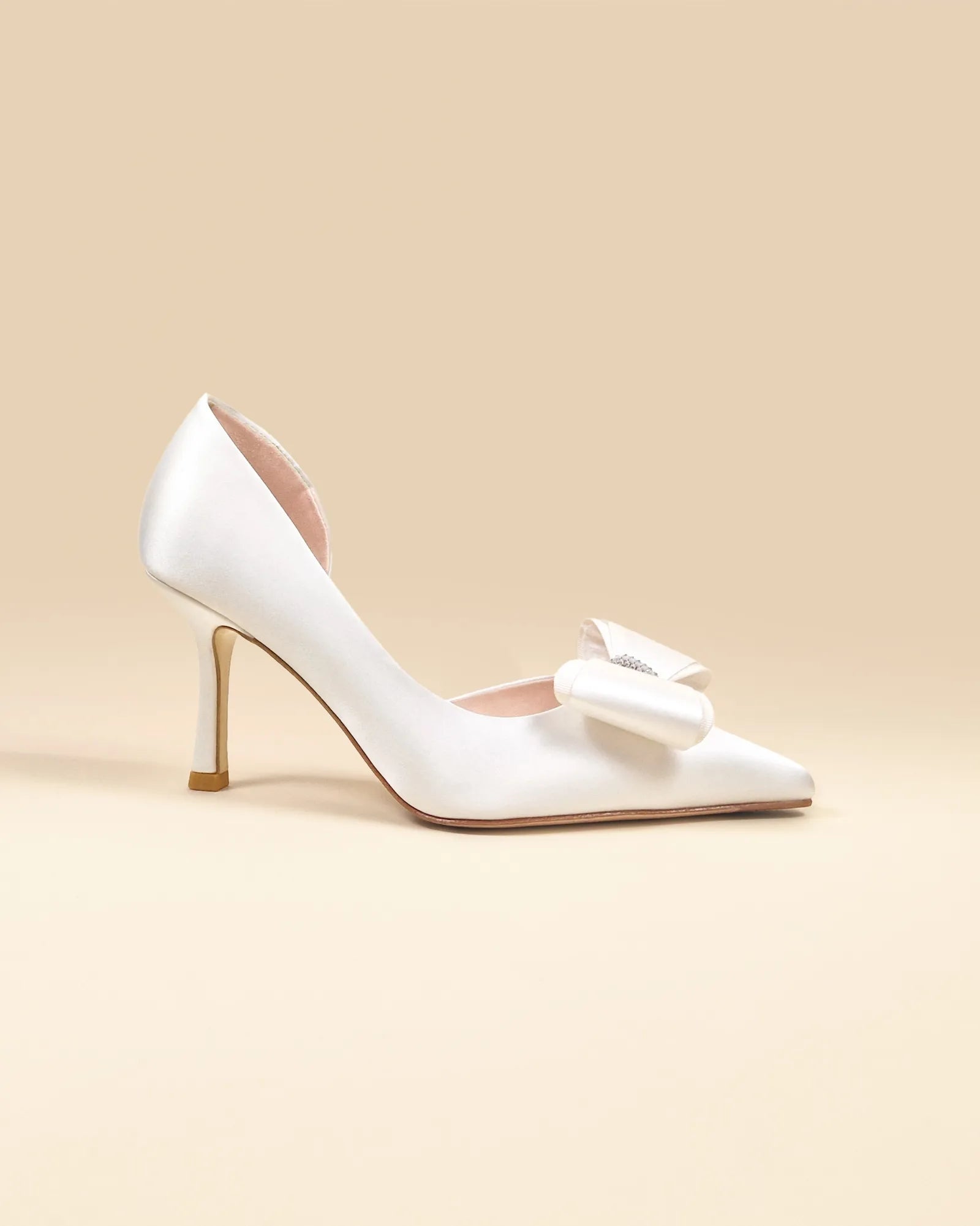 Escarpins en satin blanc à ornement noeud et strass Iris White Satin