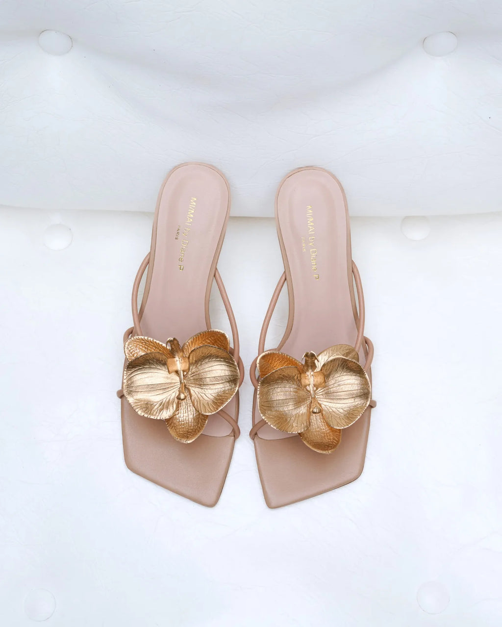 Mules à brides en cuir beige et accessoires interchangeables Thira Nude