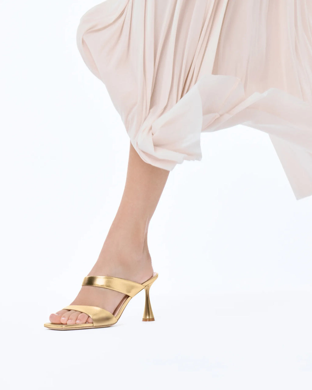 Sandale mule à talon haut et bout carré en cuir doré Tara Gold Nappa