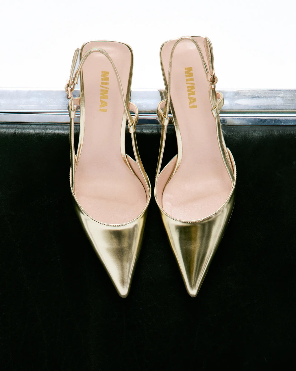 Escarpin petit talon façon sling back en cuir doré Corto Gold