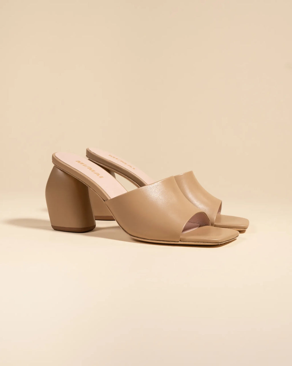 Mule à large talon haut en cuir beige Gemma High Nude Mat