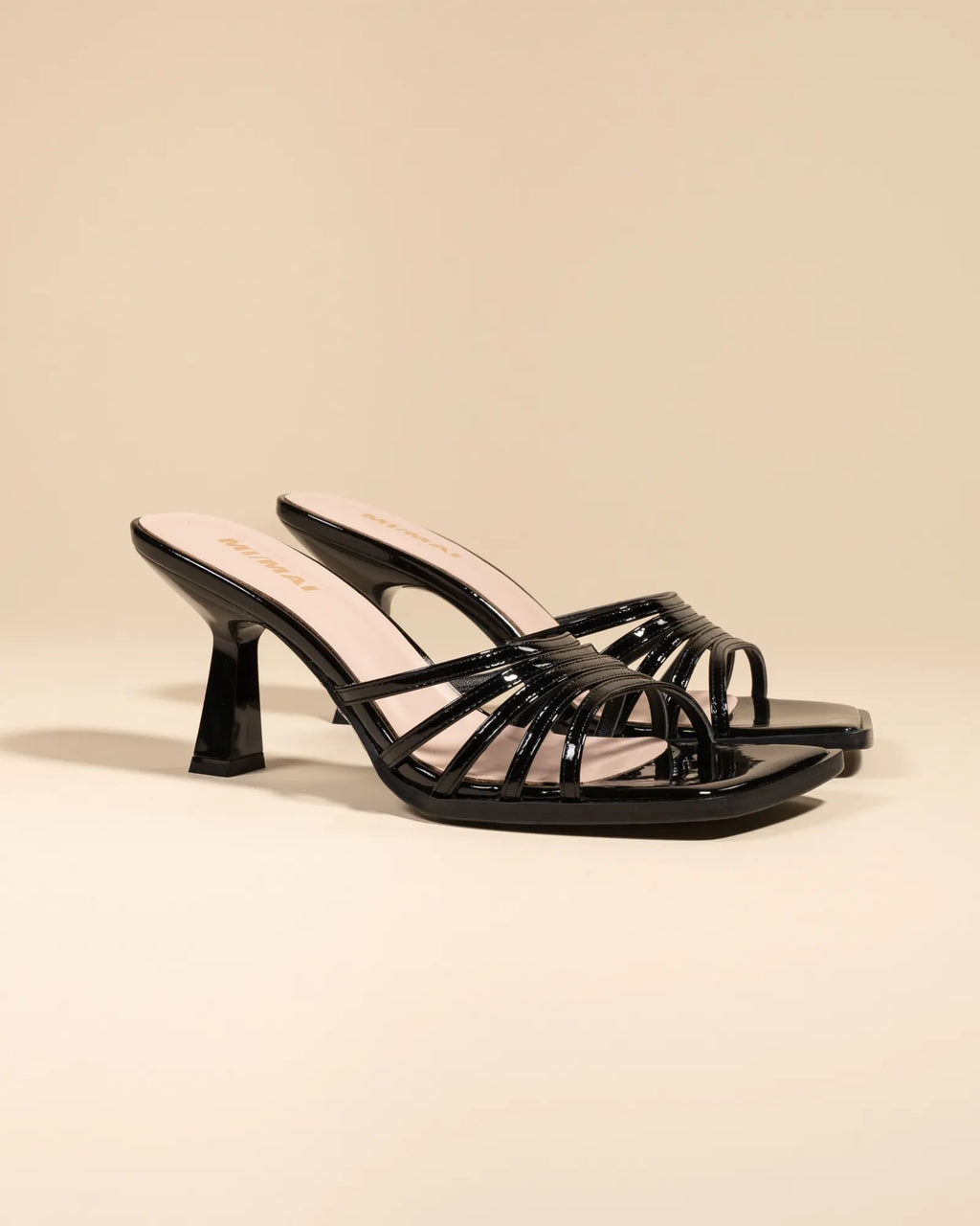 Mule multibrides à talon haut et bout carré en cuir verni noir Isamu Black Patent