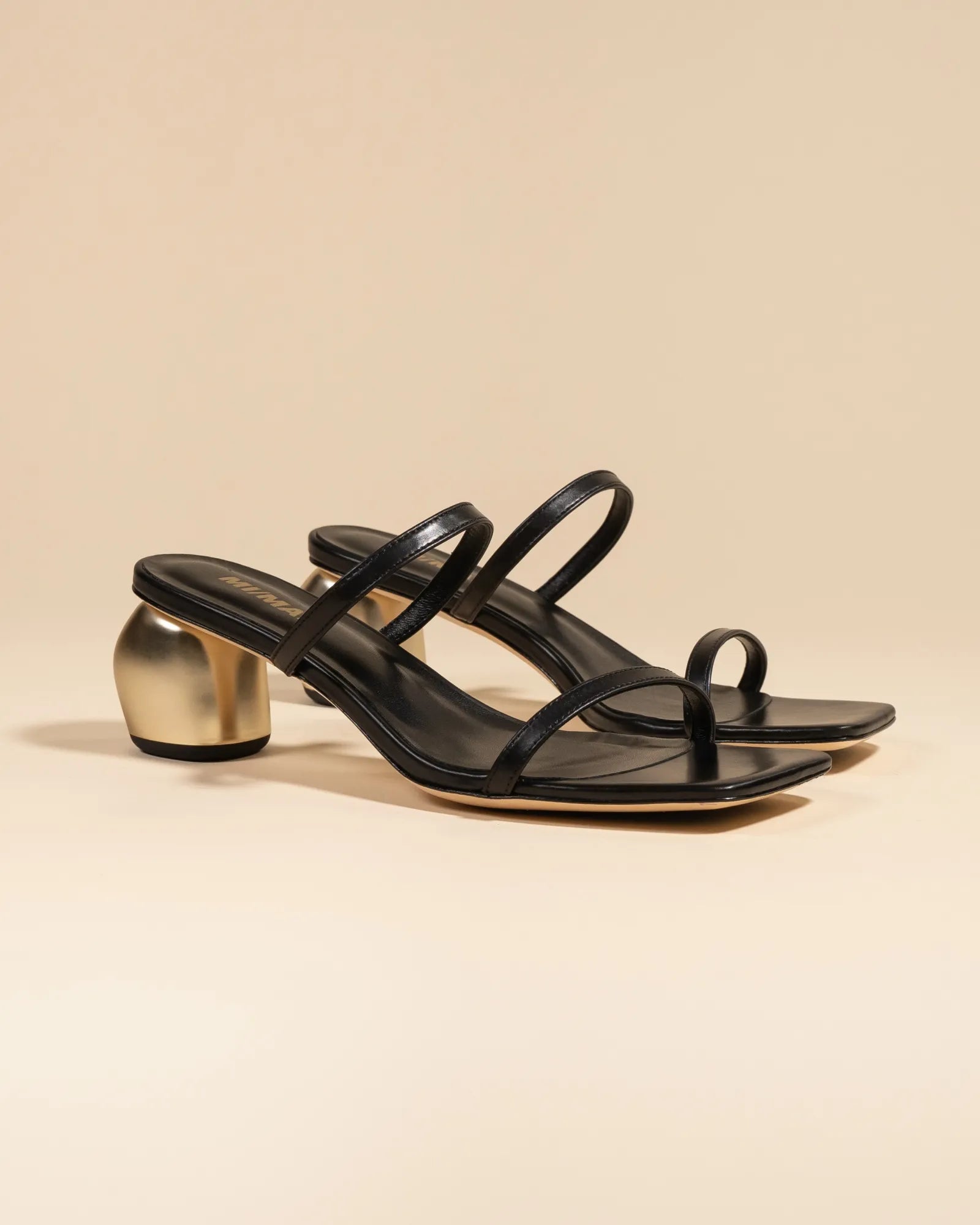 Sandale mule à petit talon doré et brides Tilda Low Black Gold