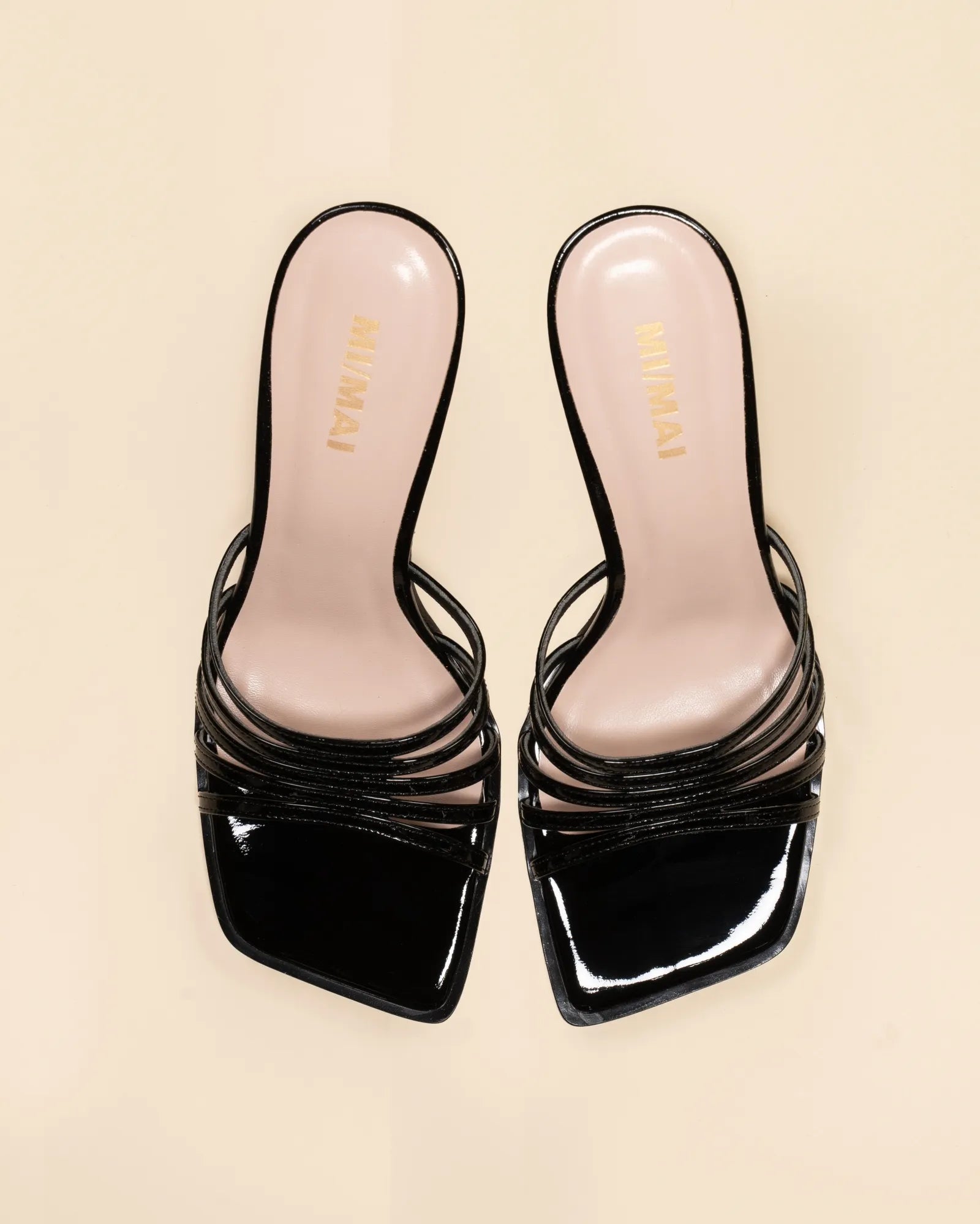 Mule multibrides à talon haut et bout carré en cuir verni noir Isamu Black Patent