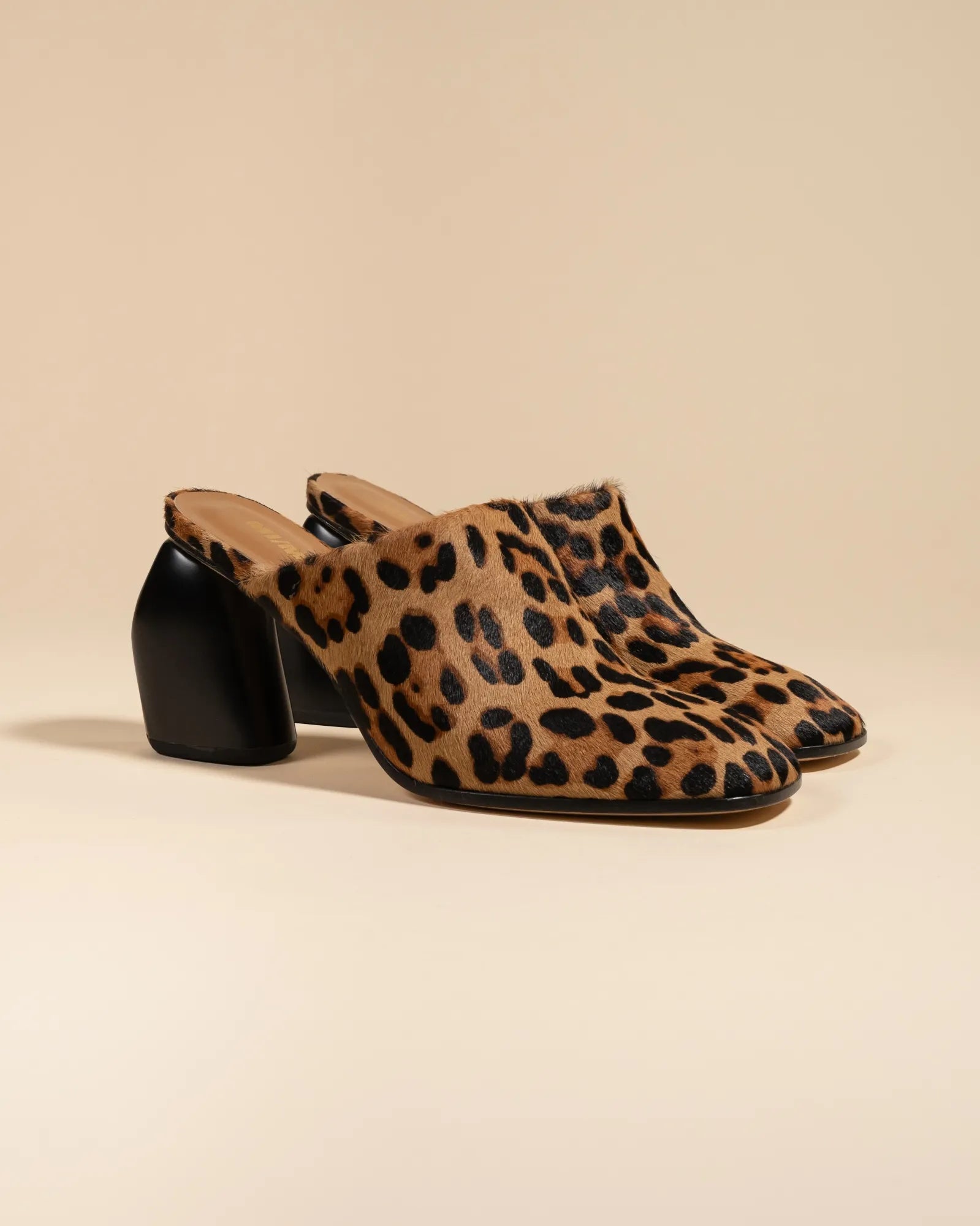 Mule sabot à talon haut et imprimé léopard Junya Leo Black