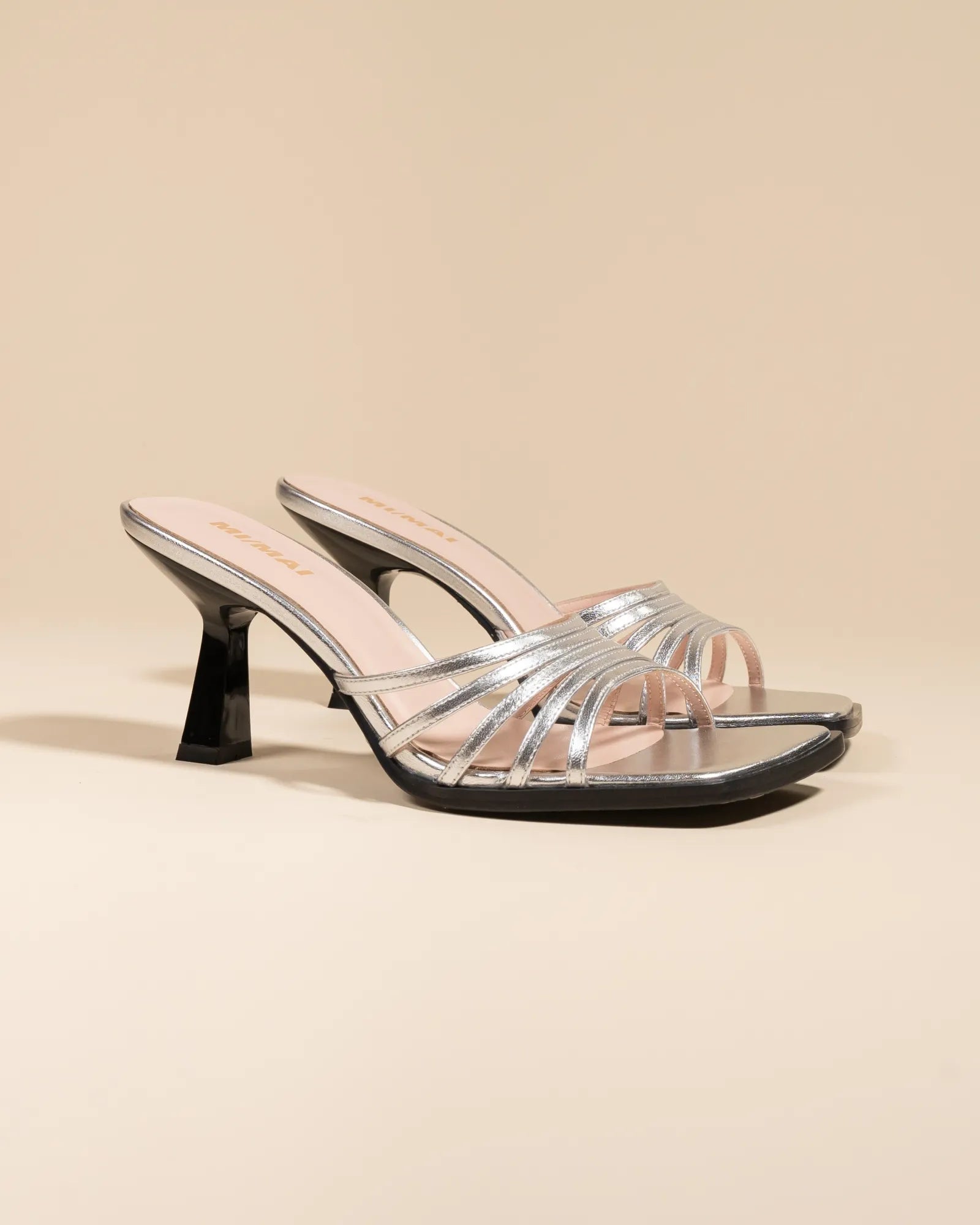 Mule multibrides à talon haut et bout carré en cuir argenté Isamu Silver