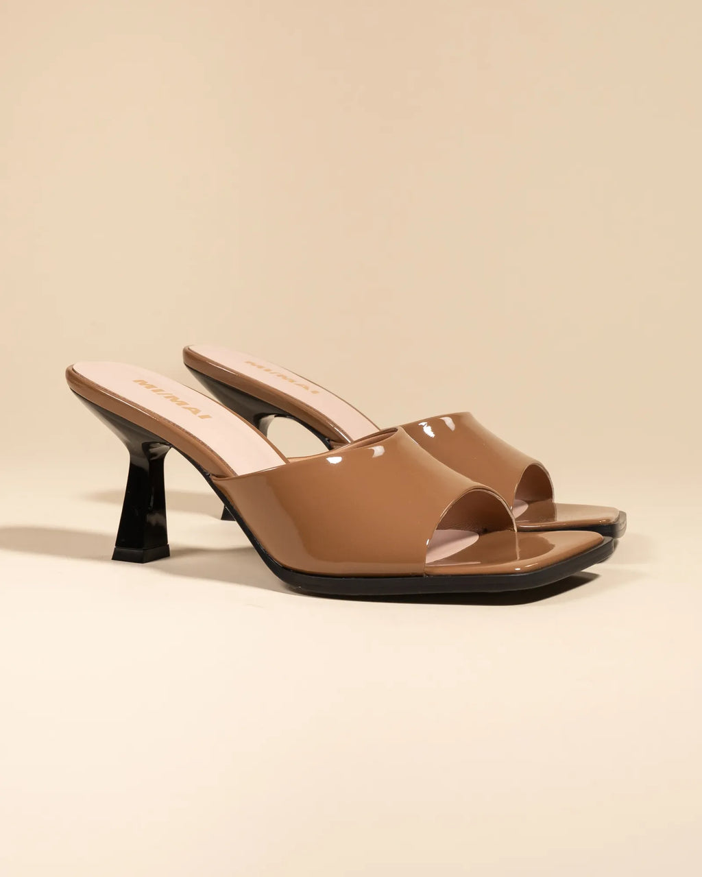 Mule à talon haut et bout carré en cuir verni beige Joya Nude Patent