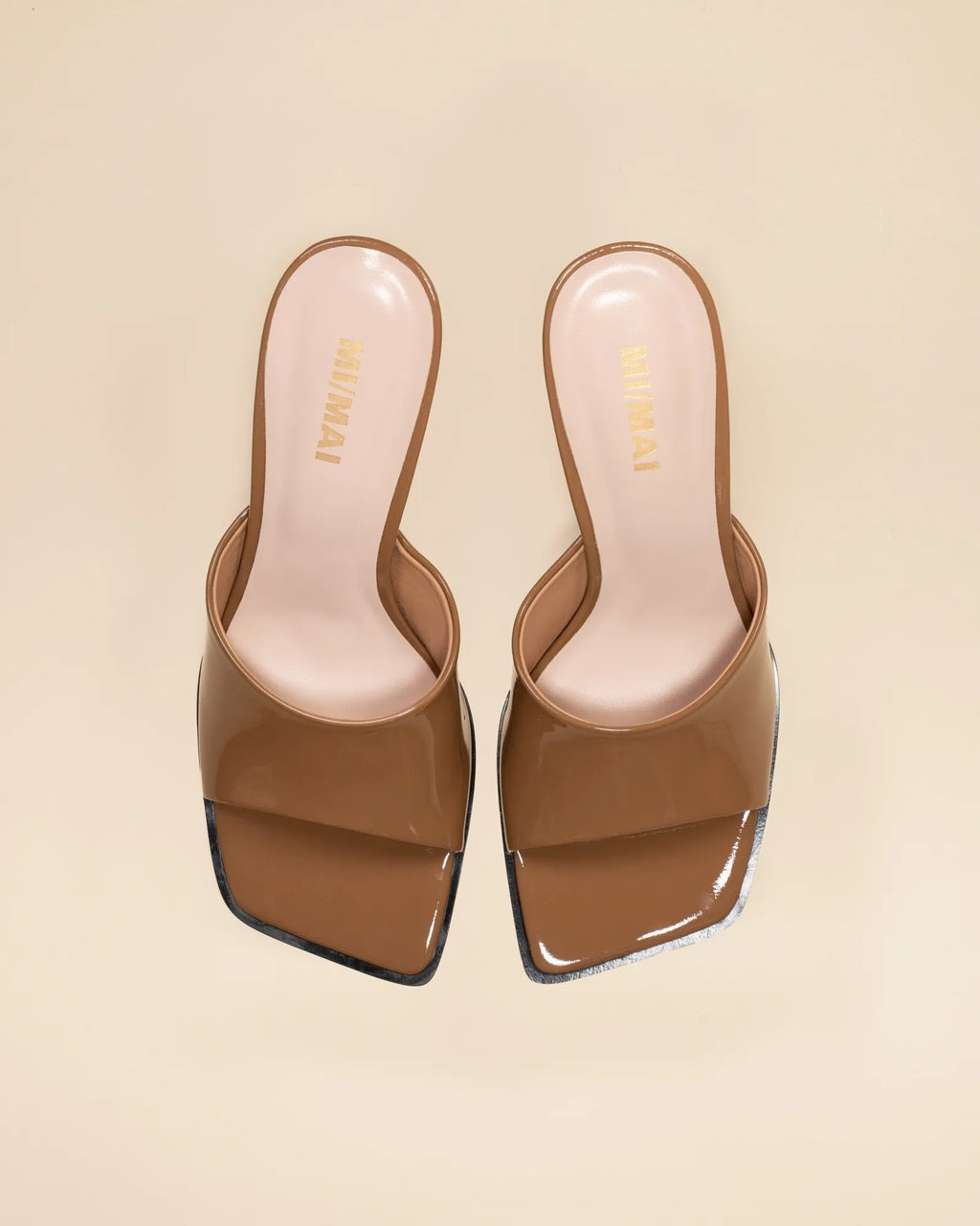 Mule à talon haut et bout carré en cuir verni beige Joya Nude Patent