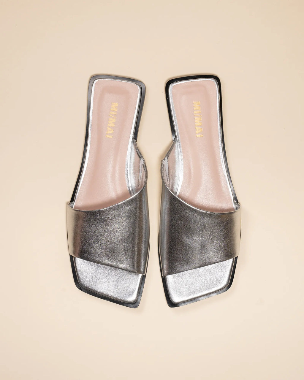 Nu-pied mule plate à large bride en cuir argenté Eero Silver