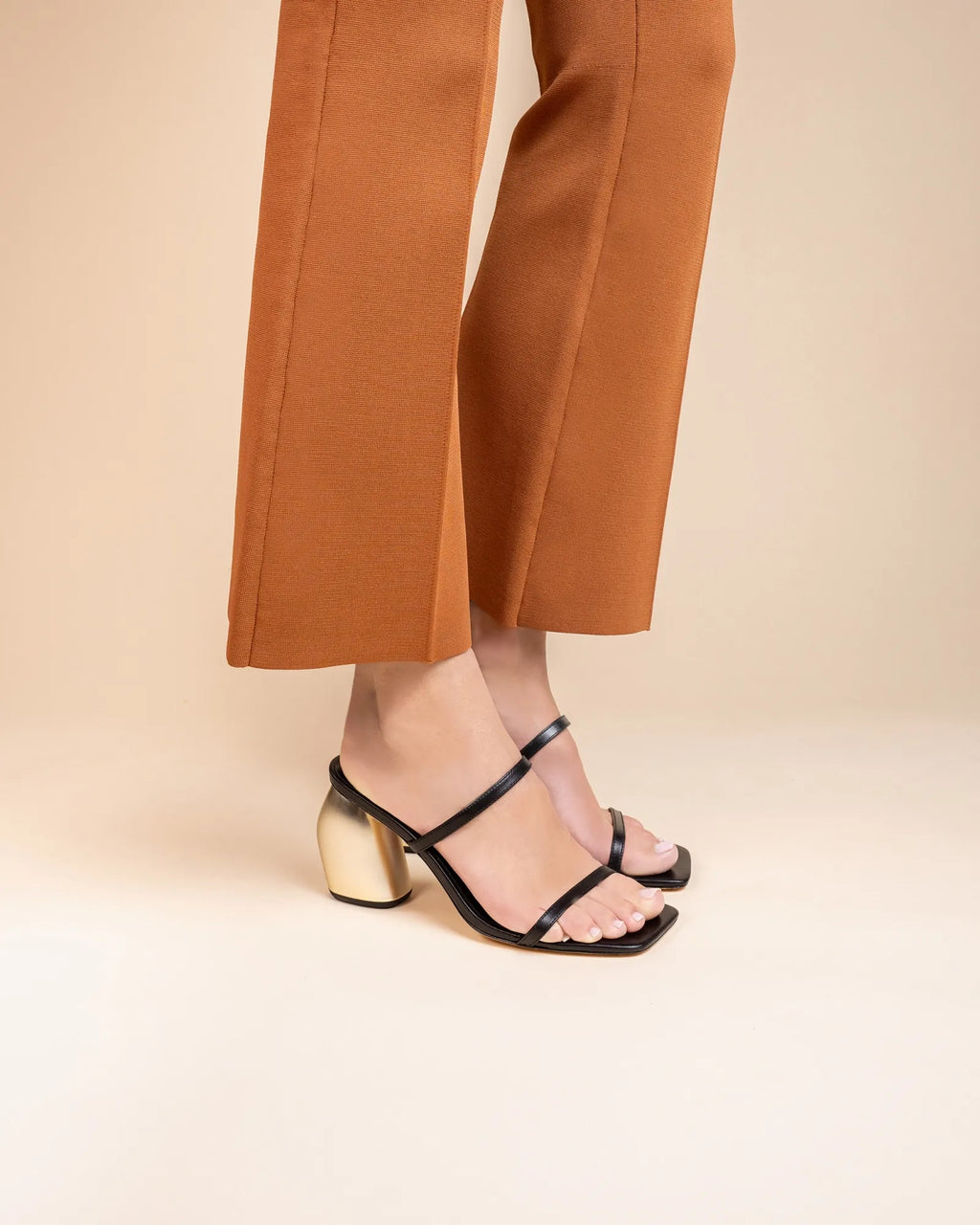 Sandale mule à talon doré et brides noires Tilda High Black Gold