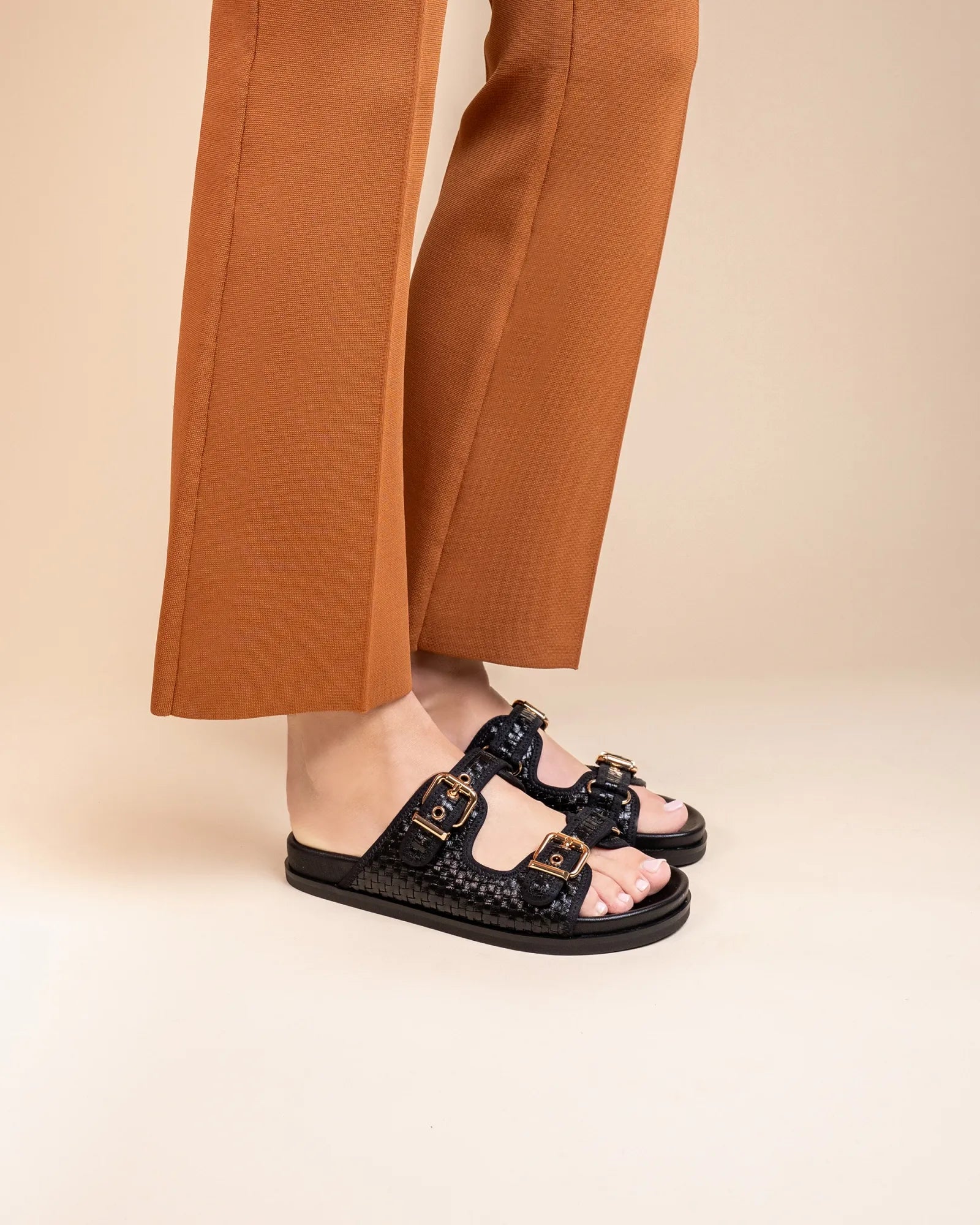 Nu-pied mule à brides et boucles en cuir noir Yayoi Black