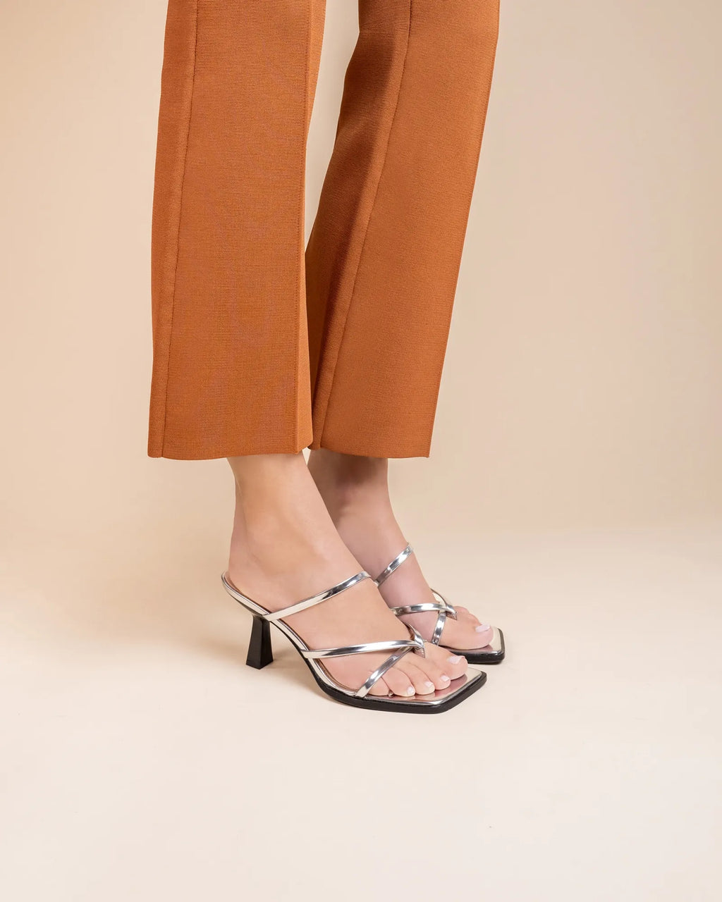 Mule à brides et bout carré en cuir argenté Misty Silver Mirror