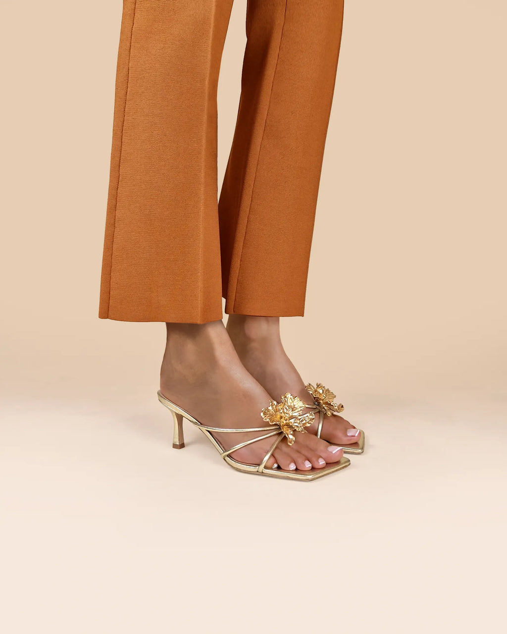 Mules à brides en cuir doré et accessoires interchangeables Thira Gold