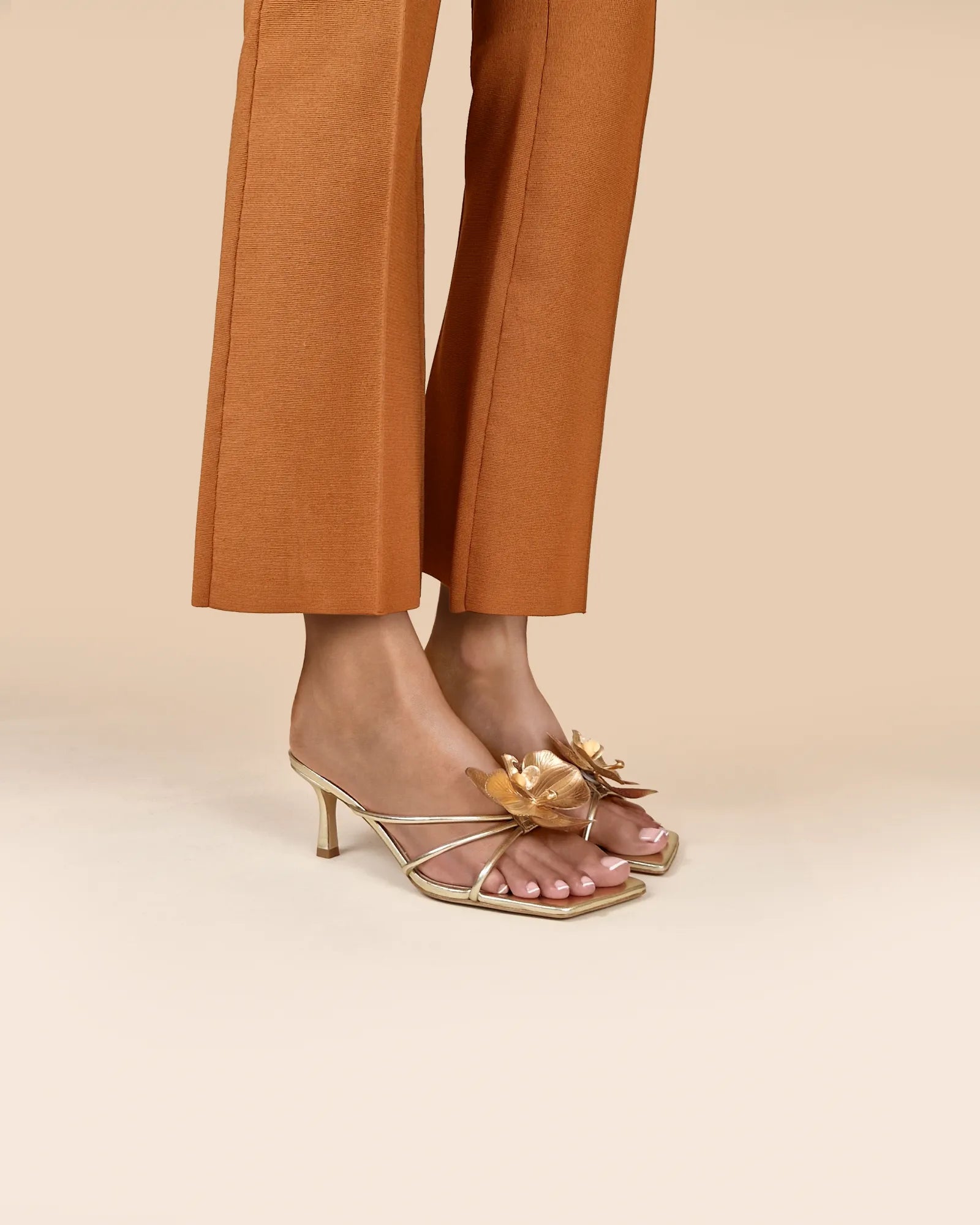 Mules à brides en cuir doré et accessoires interchangeables Thira Gold