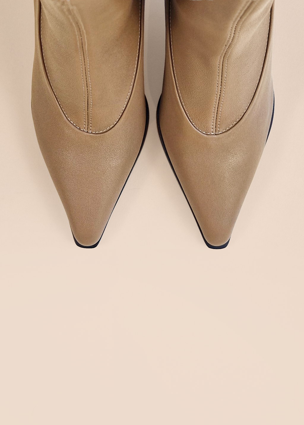 BOTTINES BEIGES A BOUT POINTU ET TALON AIGUILLE ANDO BEIGE