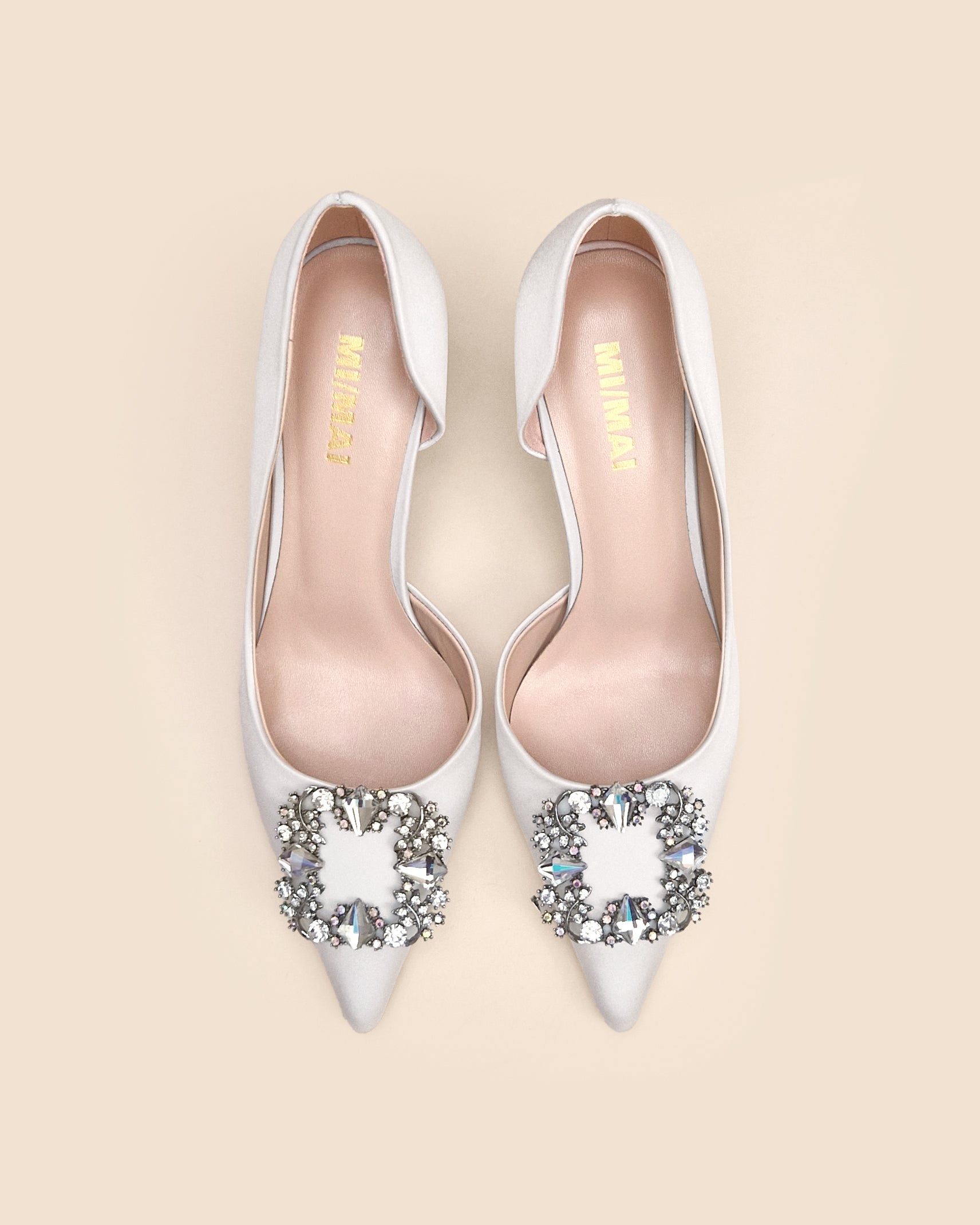 Escarpins en satin blanc à ornement strass et cristaux Astoria White Satin