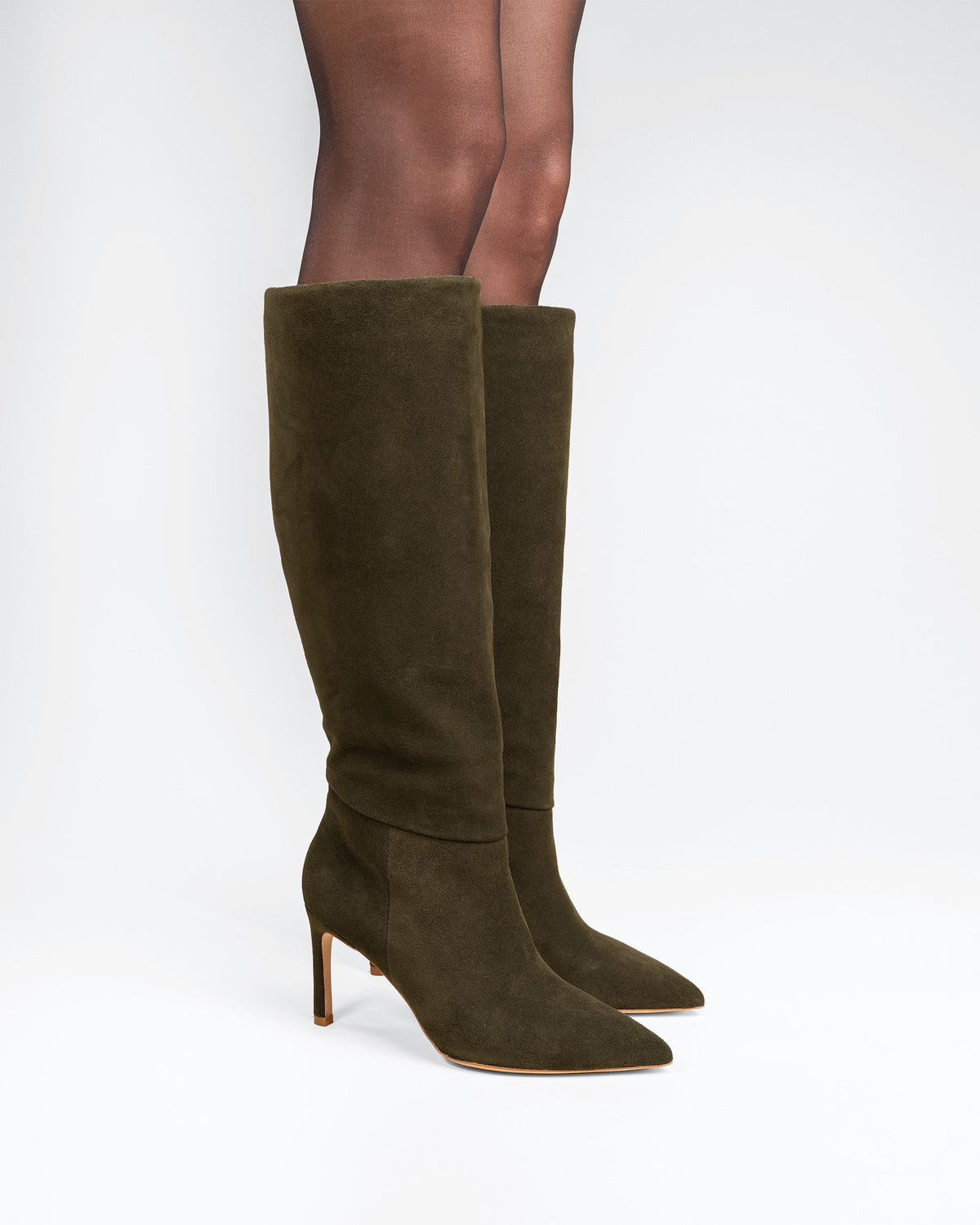 BOTTES EN DAIM KAKI A TALON AIGUILLE COCO KAKI SUEDE