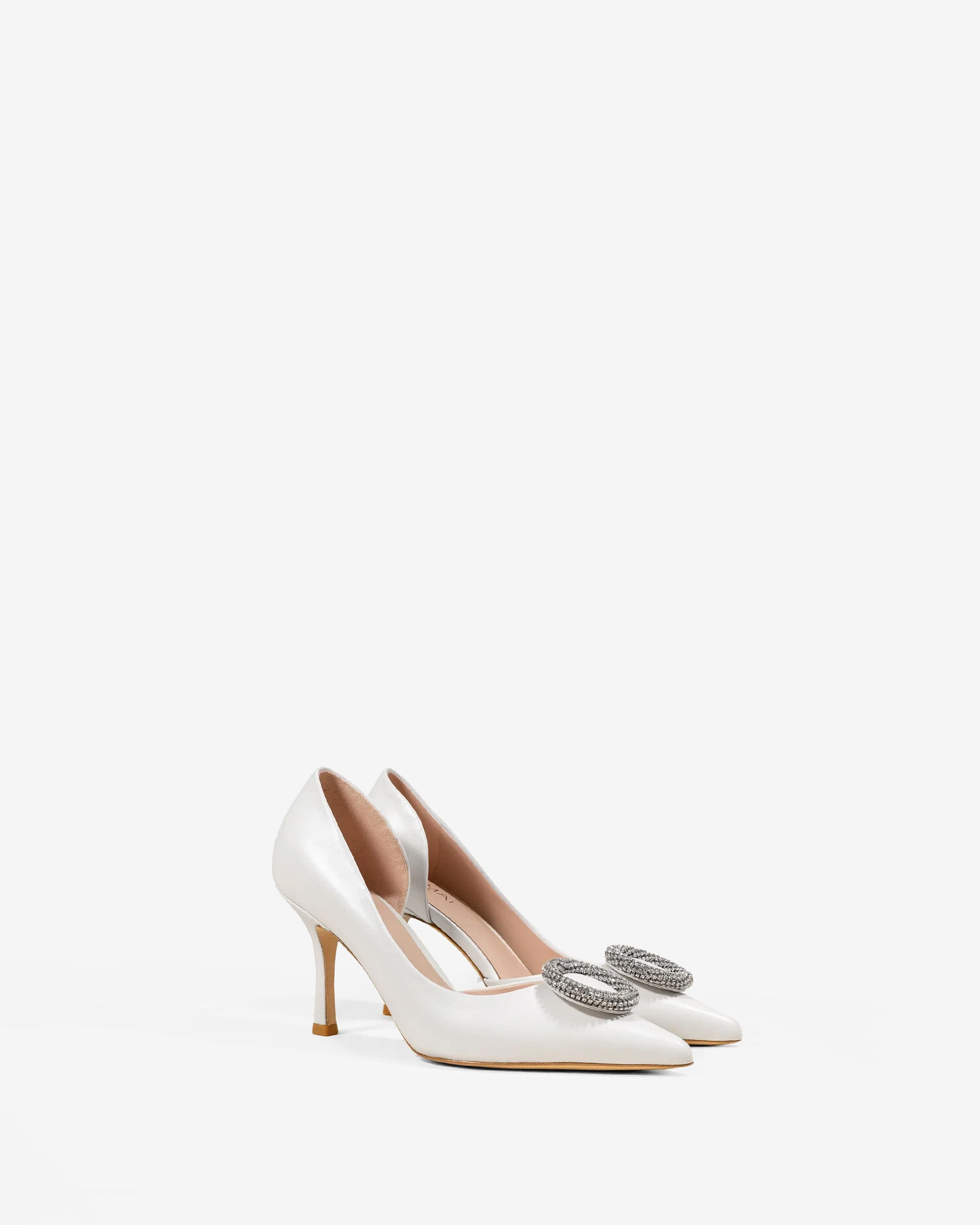 Escarpin en cuir blanc à bout pointu, talon aiguille et bijou strass cristaux Coco White