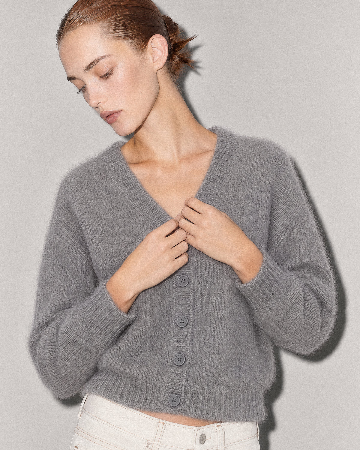 CARDIGAN COL V EN MAILLE DE RACCOON CARMI GREY